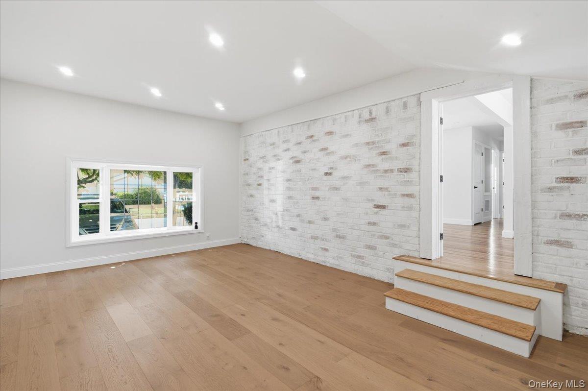 25 Lois Lane – For Sale photo 15
