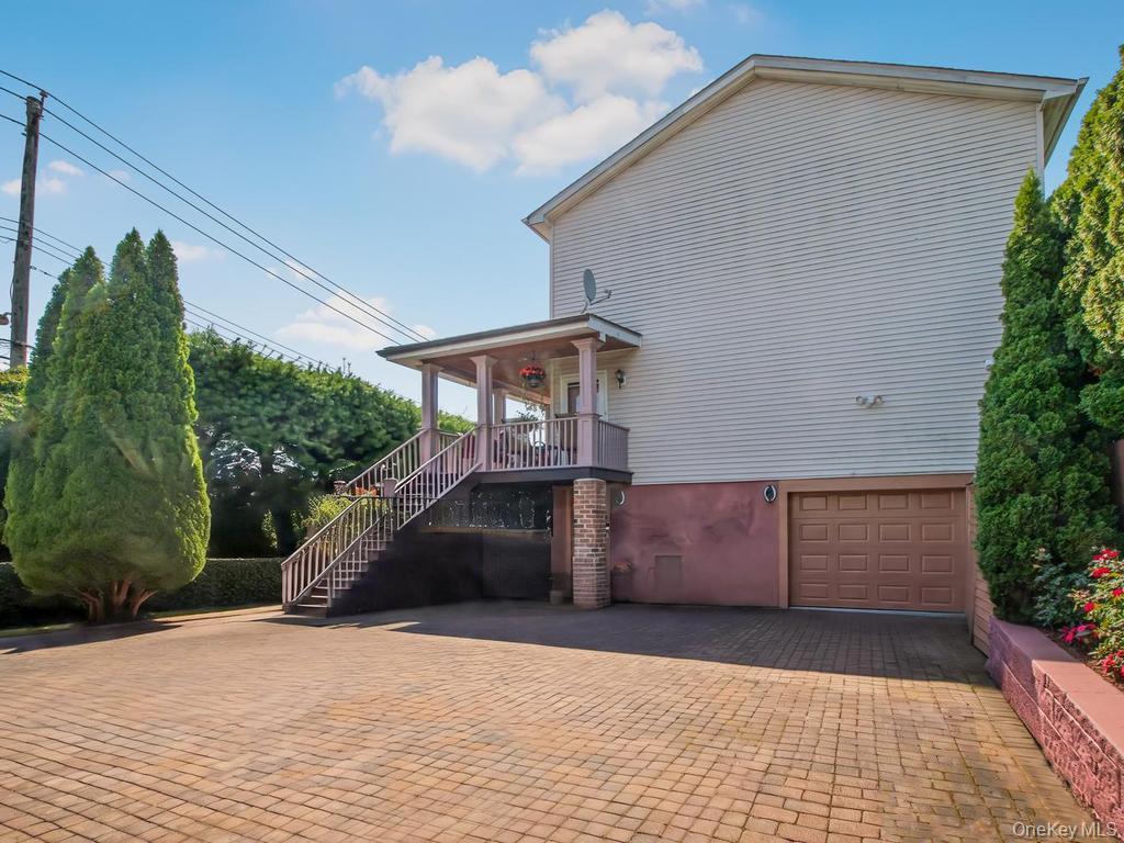 285 Centre Avenue – For Sale photo 3