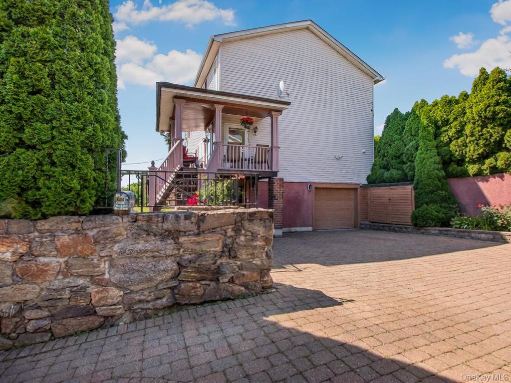 285 Centre Avenue – For Sale photo 2