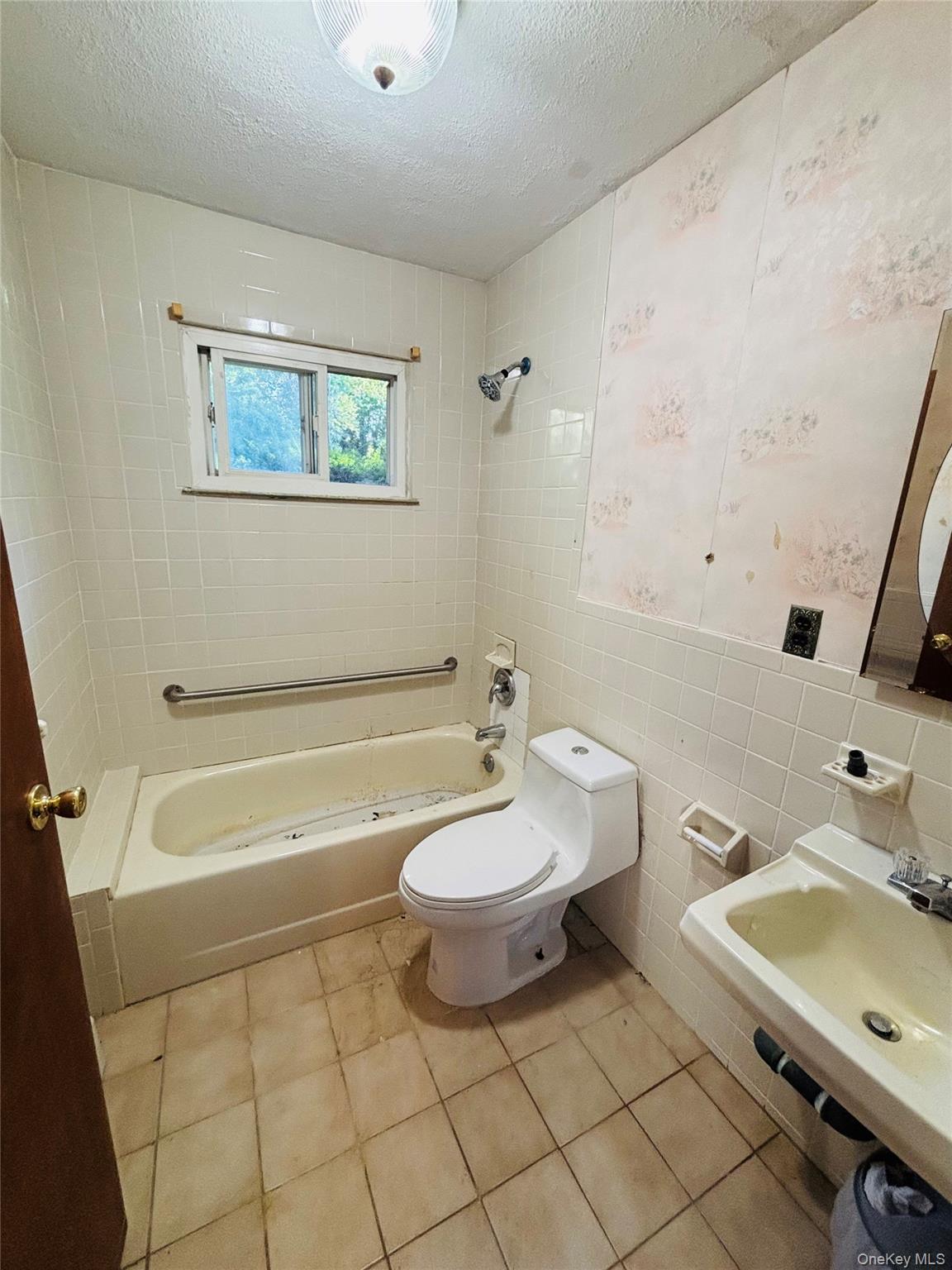 537 Lakeway Drive – For Sale photo 18