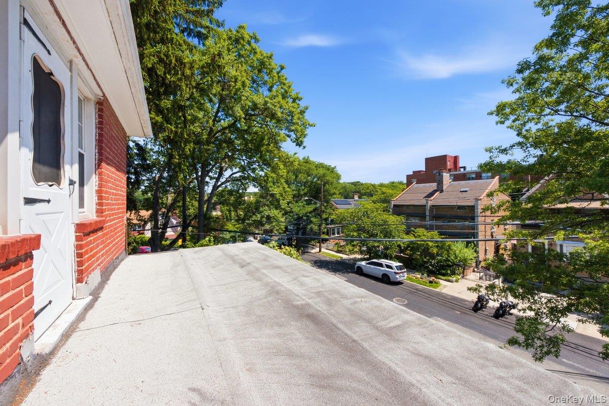 5633 Post Road – For Sale photo 17