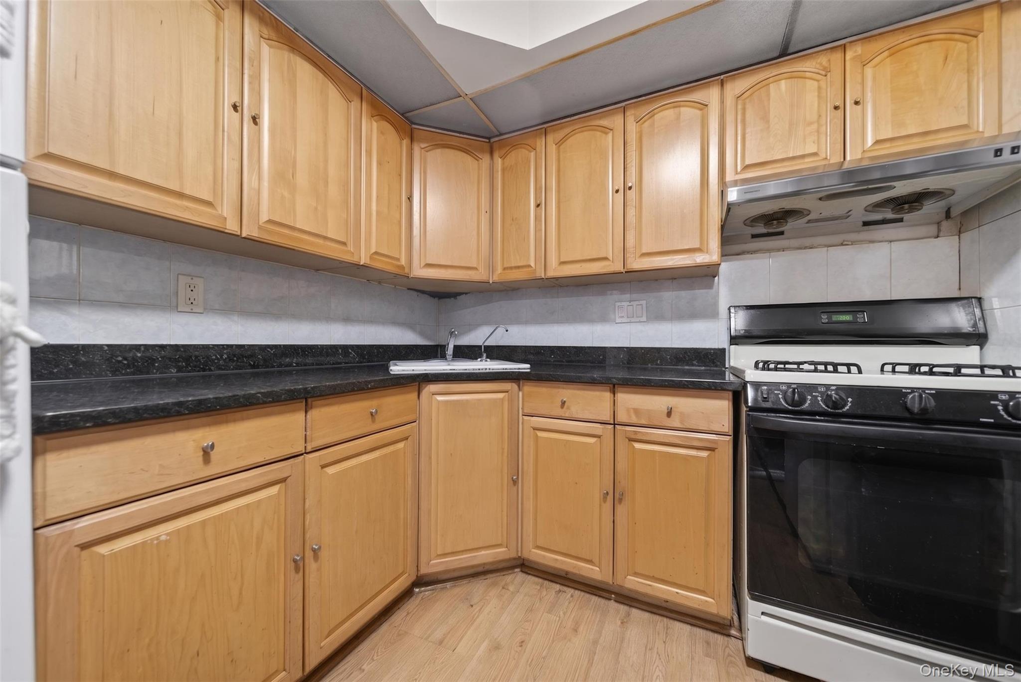 140-44 34th Avenue, Unit 2C photo 4