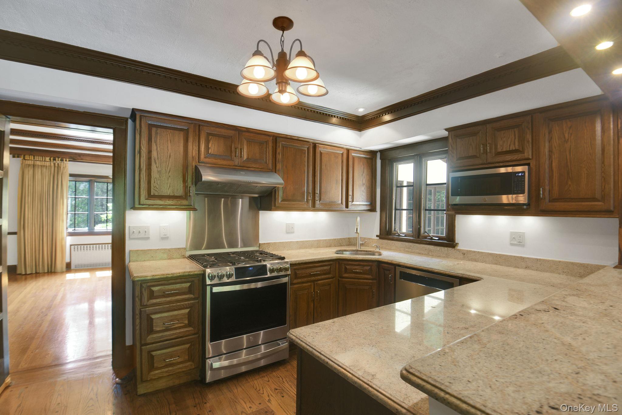 46 FENIMORE Road – For Rent photo 10