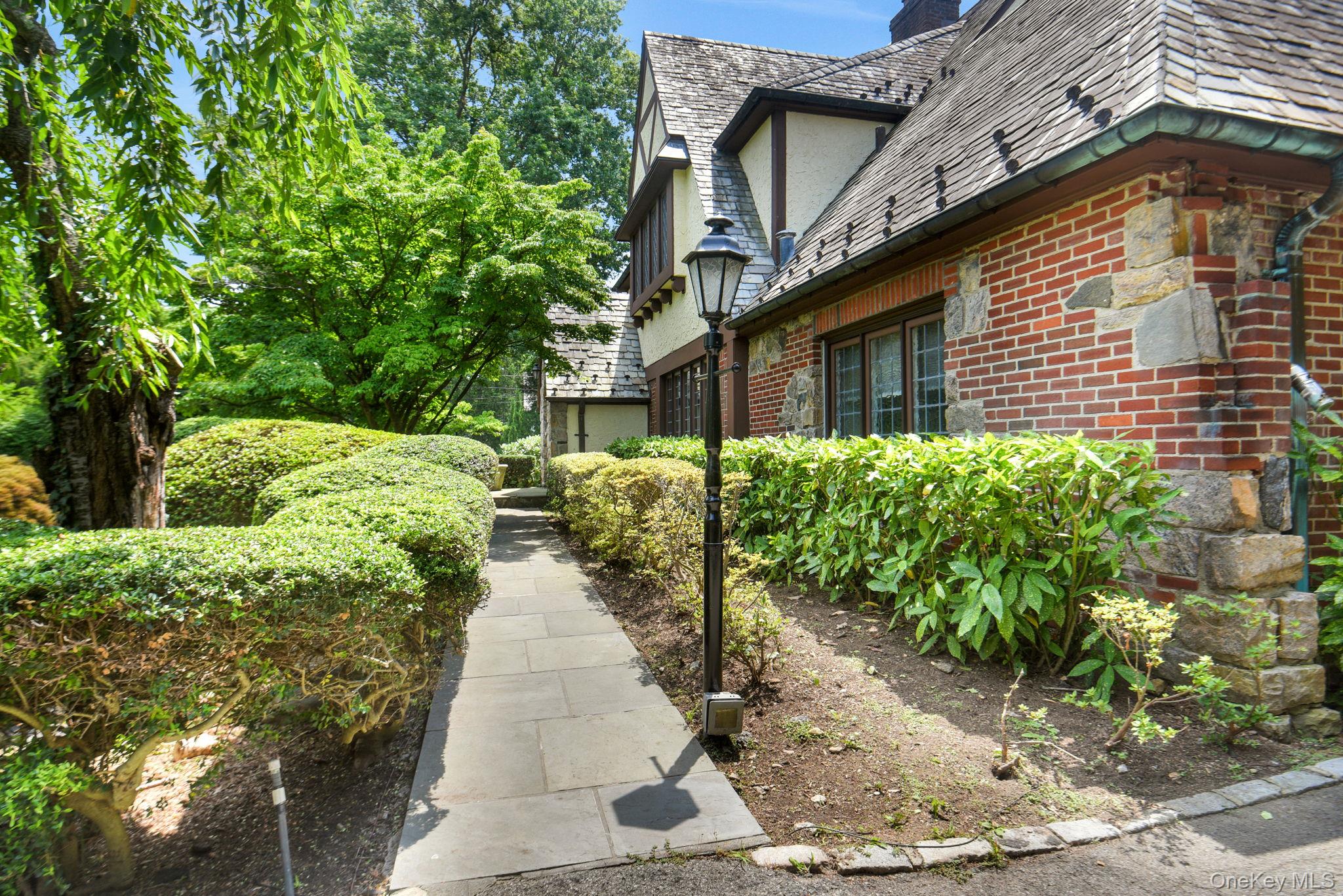 46 FENIMORE Road – For Rent photo 4