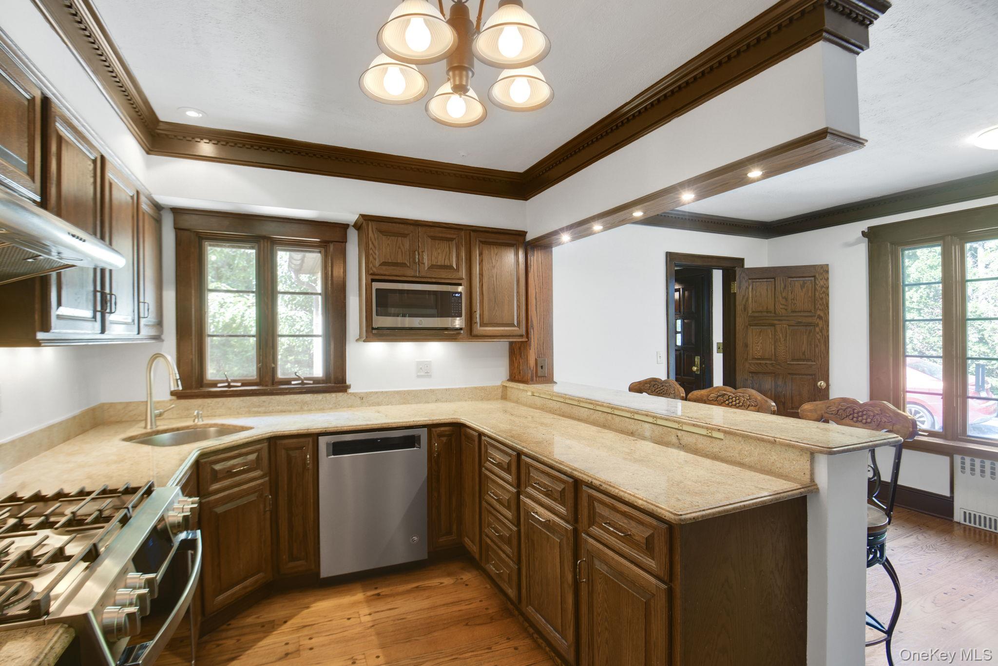 46 FENIMORE Road – For Rent photo 11