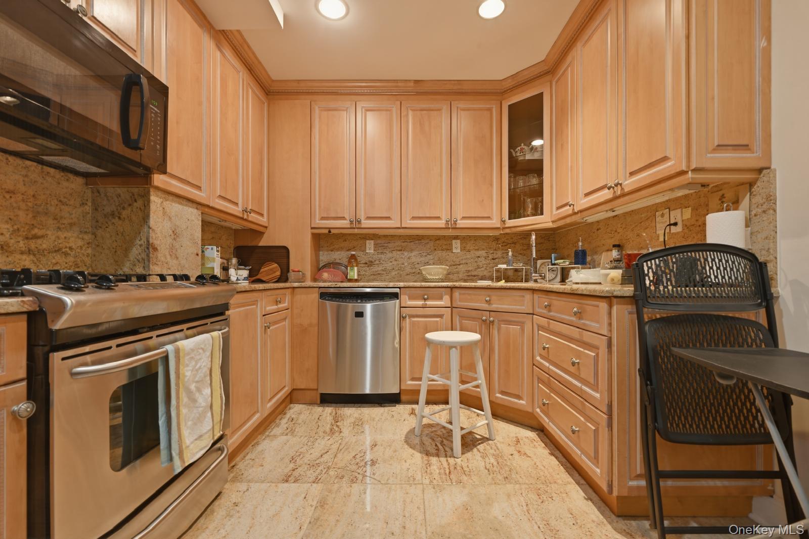 171 Great Neck Road Rd, Unit 3H photo 6