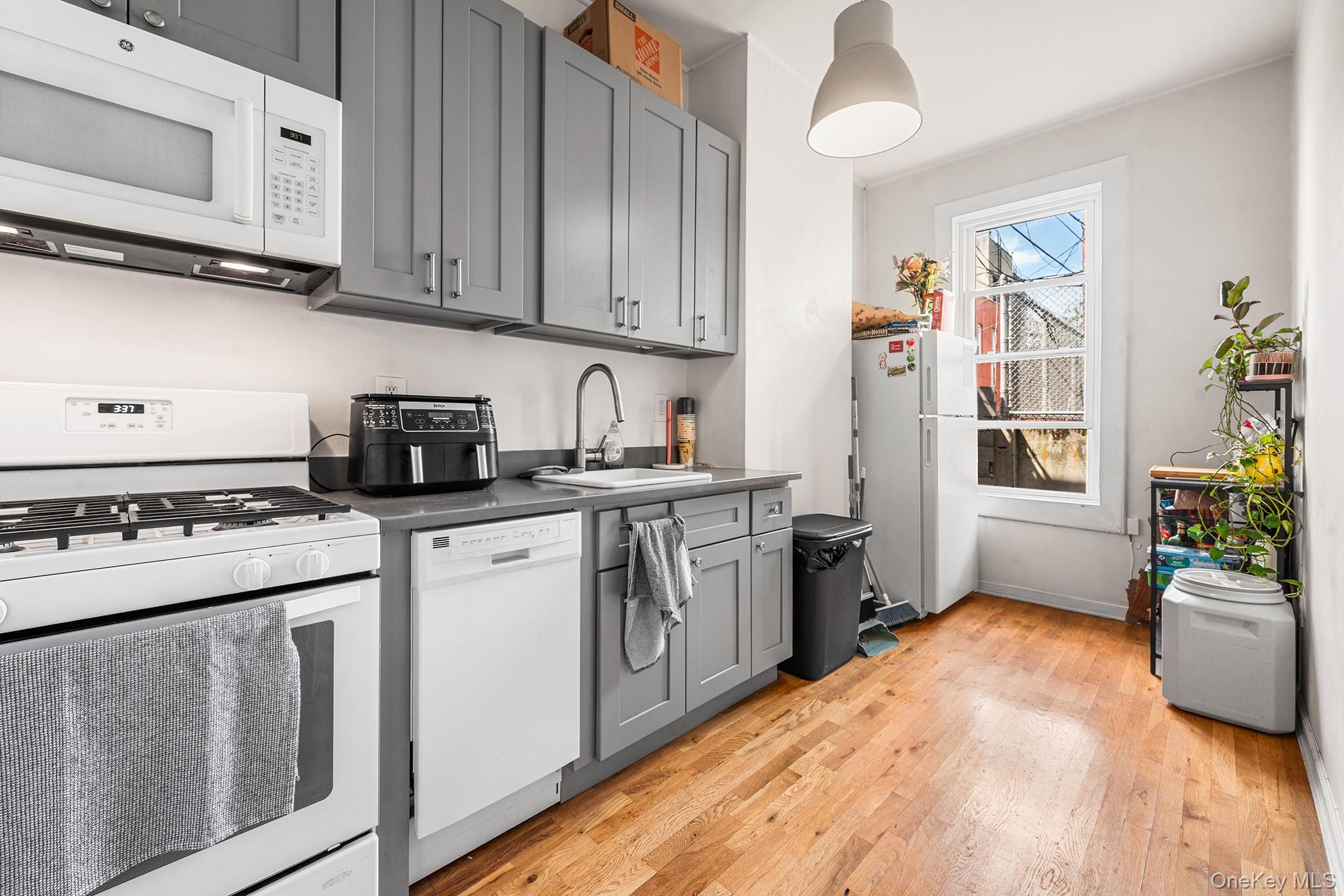 601 Knickerbocker Avenue – For Sale photo 18