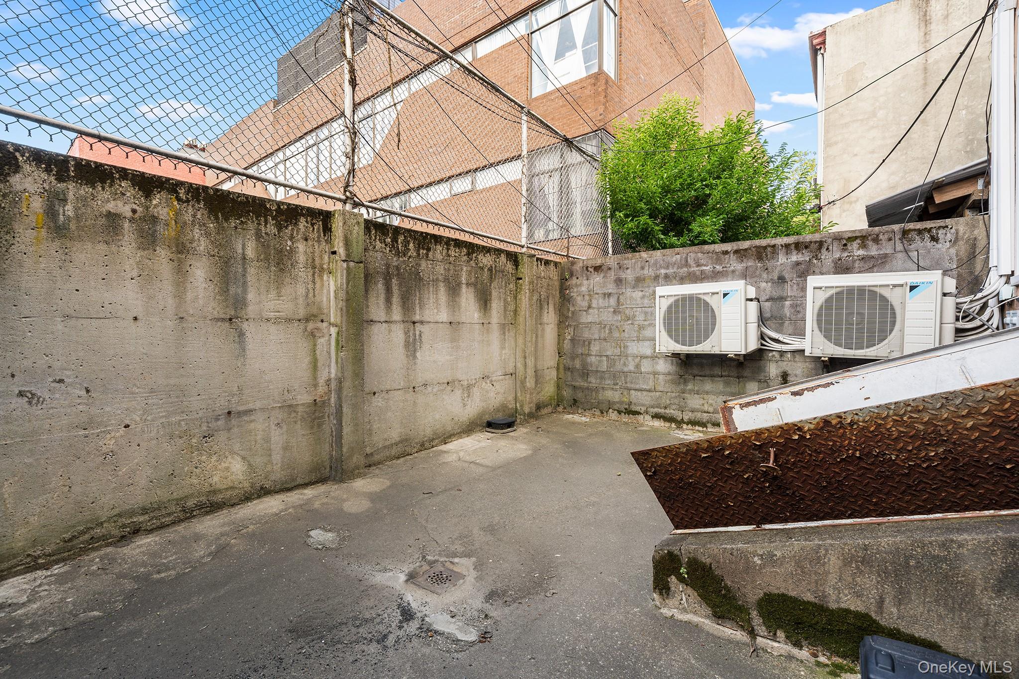 601 Knickerbocker Avenue – For Sale photo 22