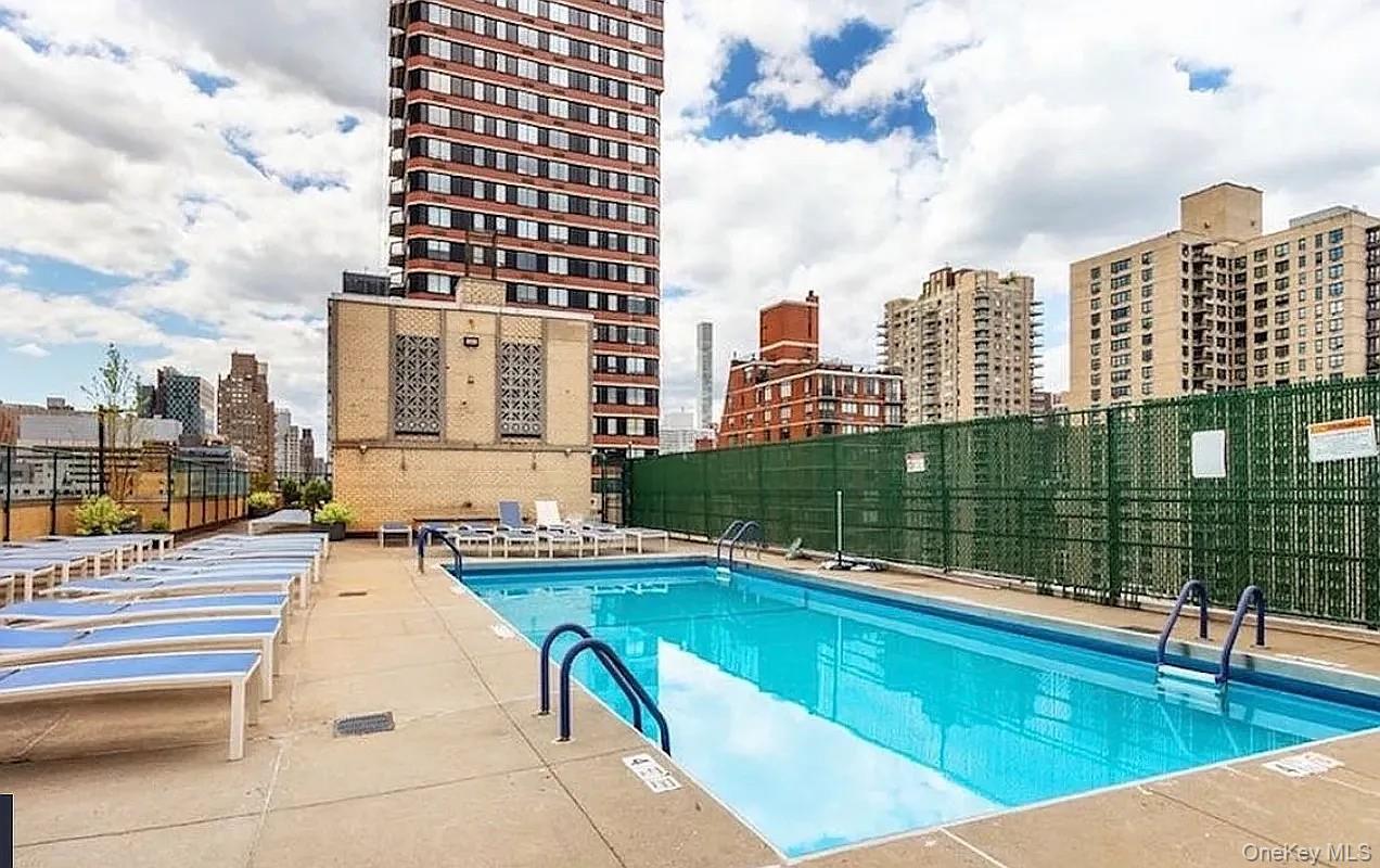 370 E 76th Street, Unit B1102 photo 4