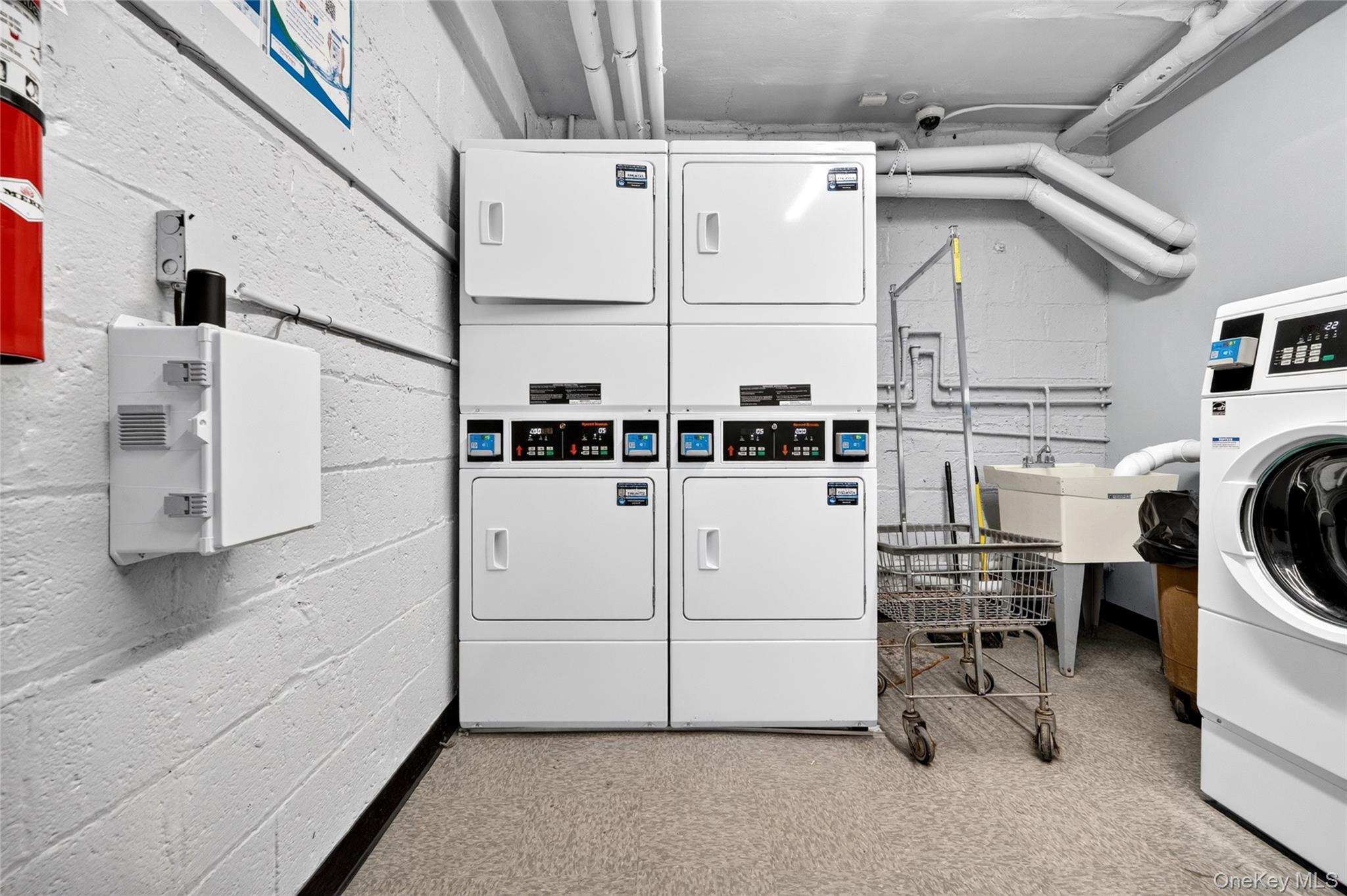 205 West Post Road, Unit 1N photo 35