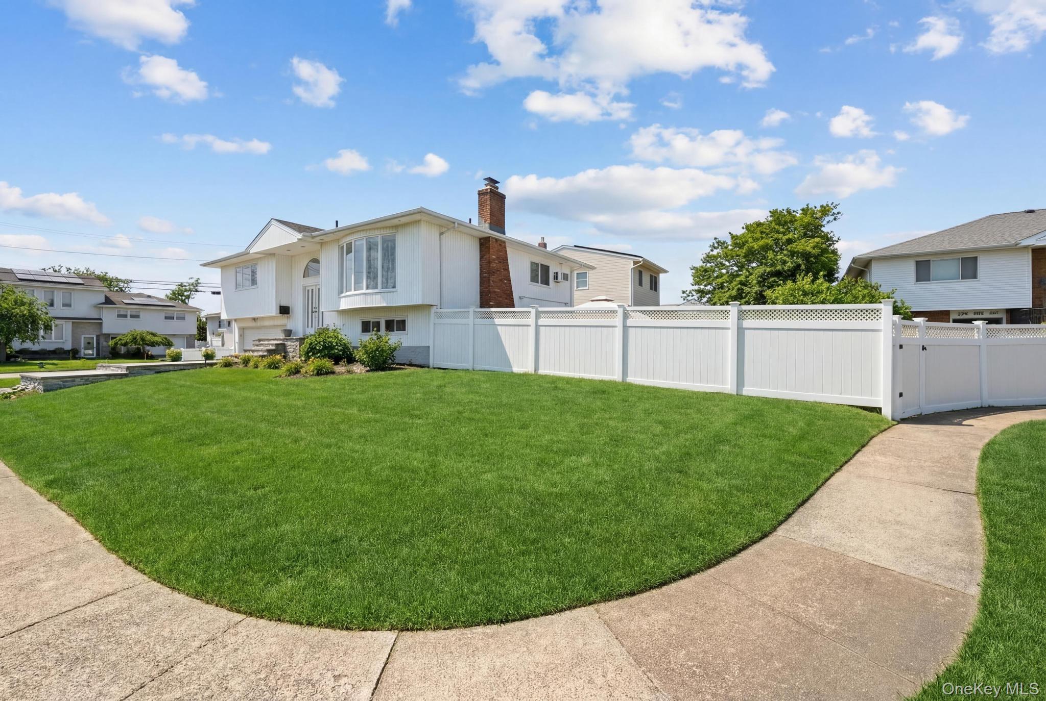 341 Green Court – For Sale photo 2