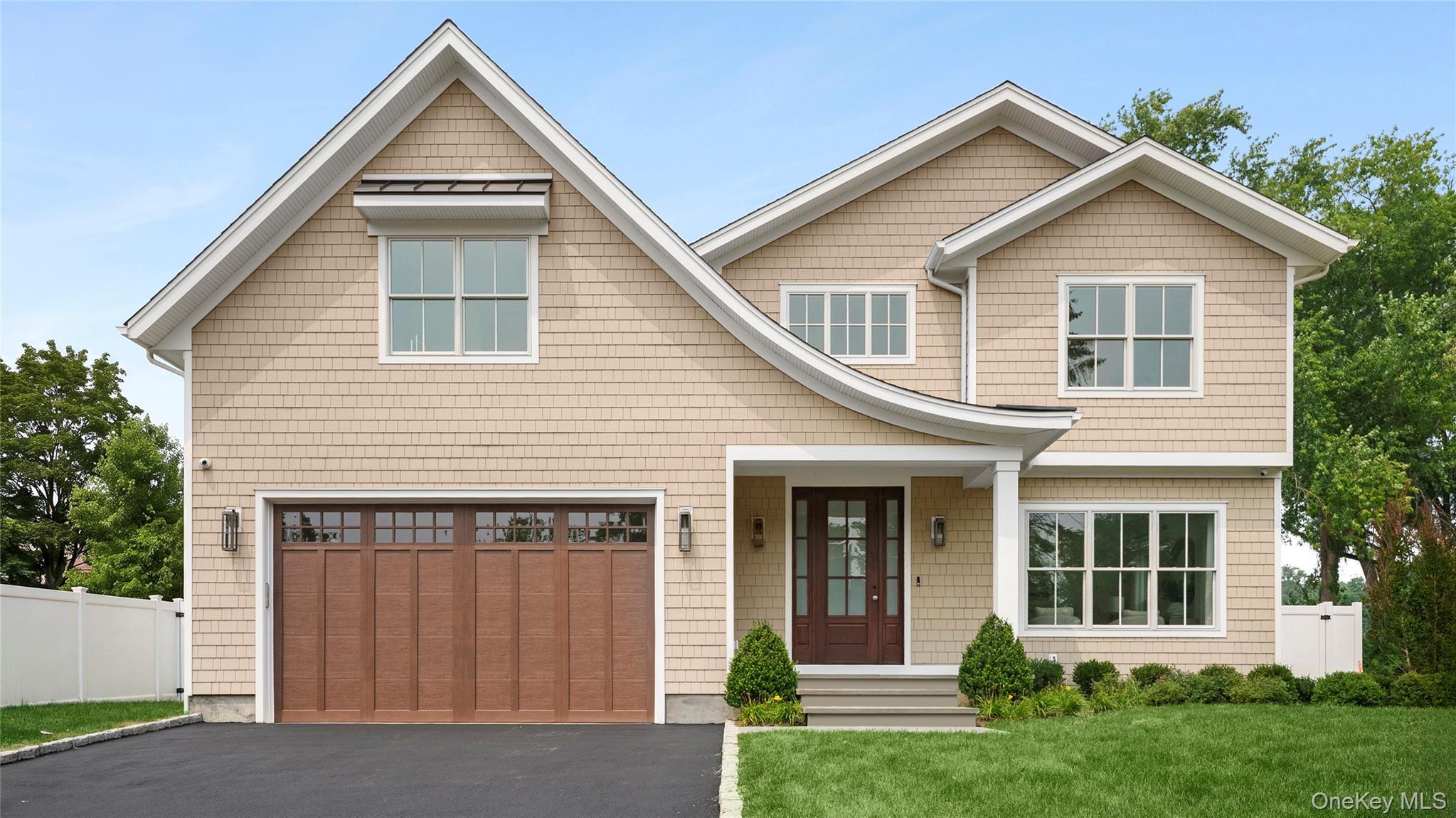 738 Motts Cove Road N – For Sale