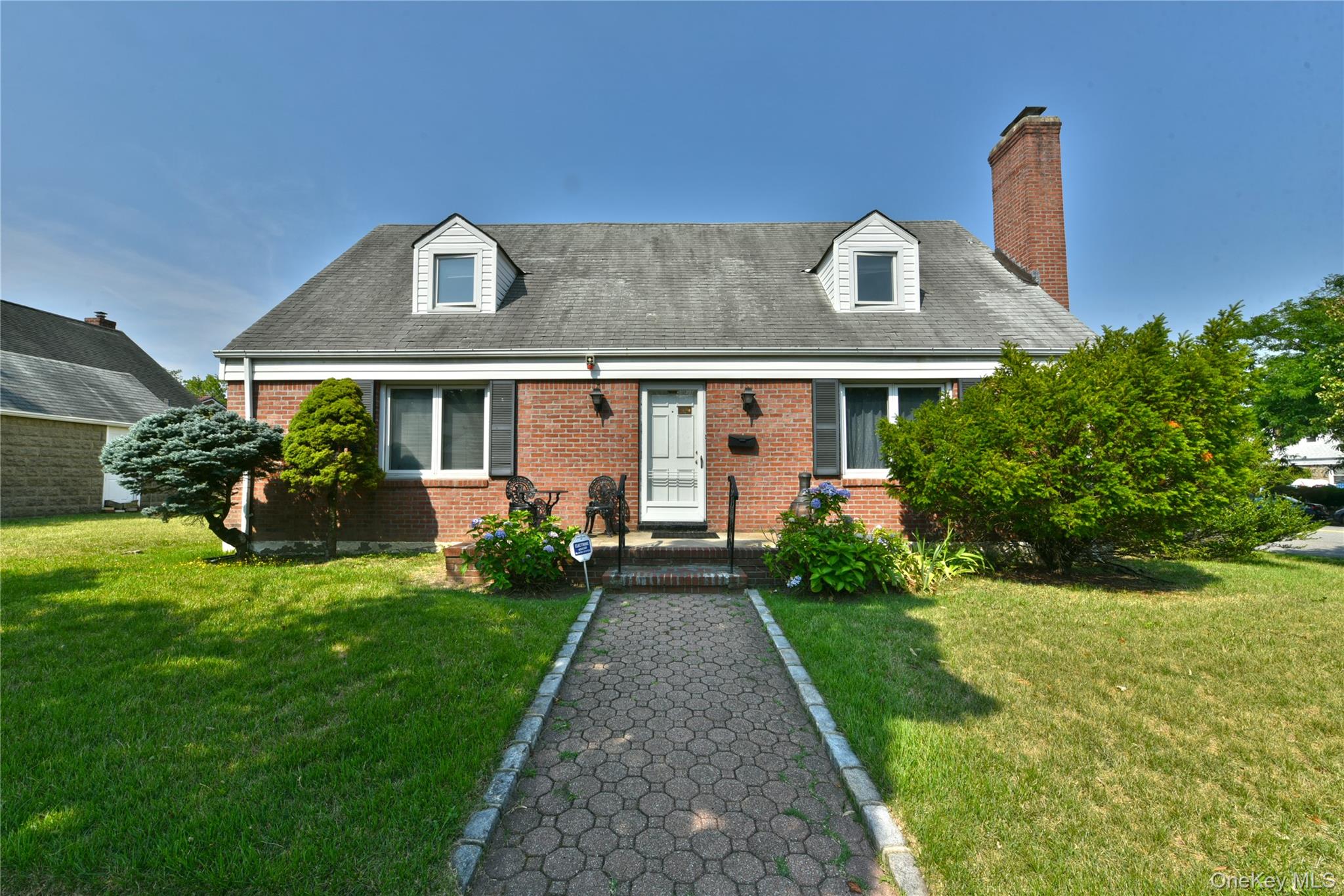 18418 69th Avenue – For Sale
