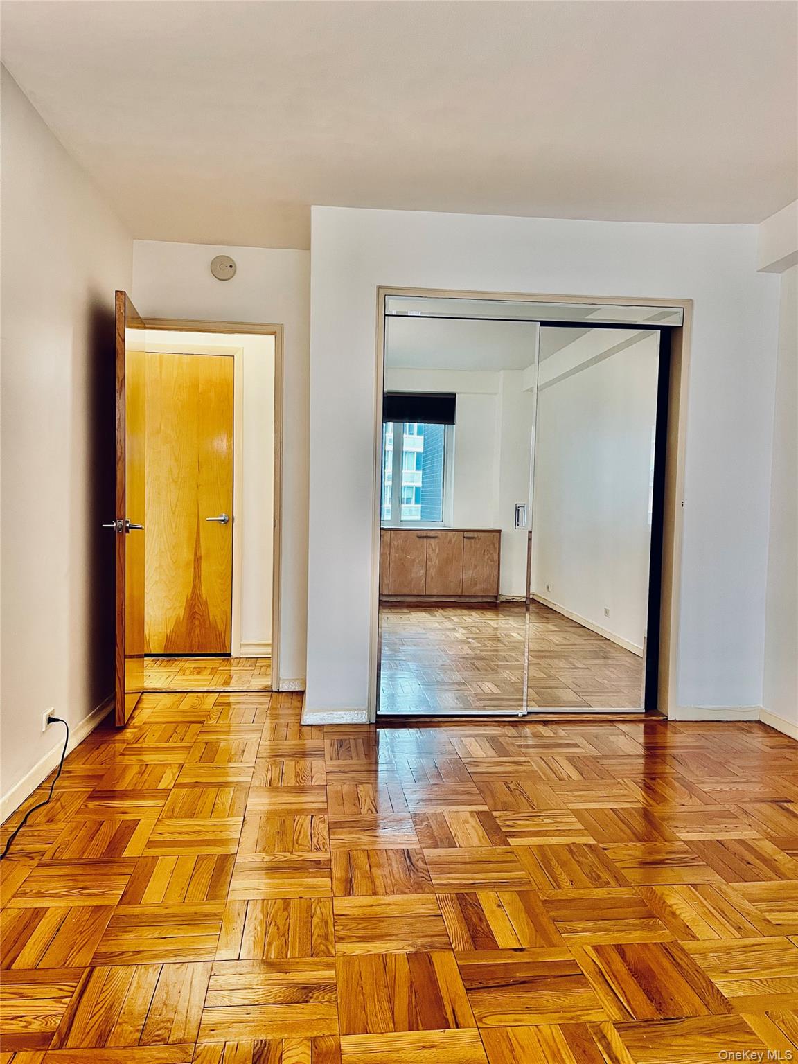 411 East 53rd Street, Unit 8L photo 3