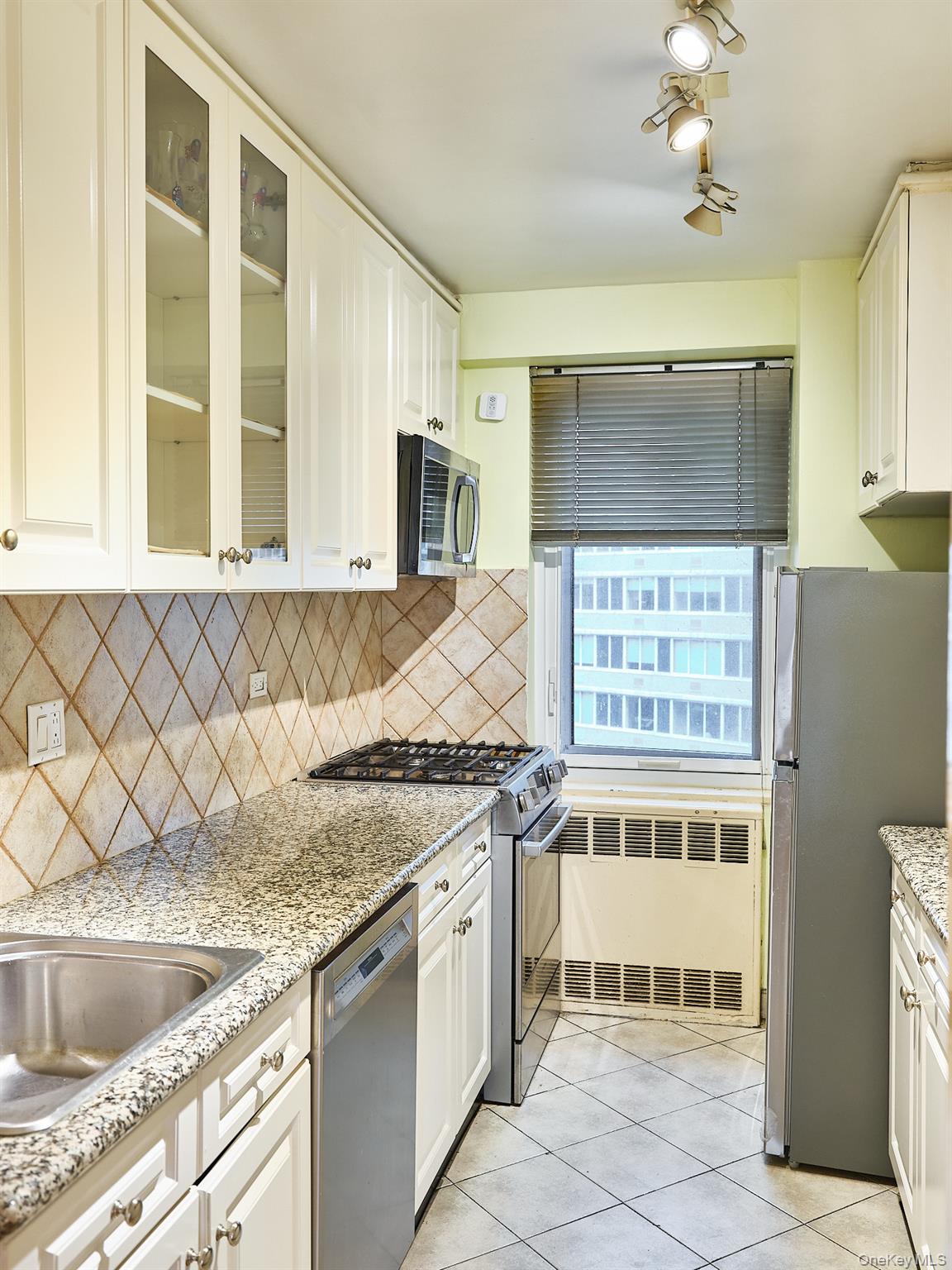 411 East 53rd Street, Unit 8L photo 19