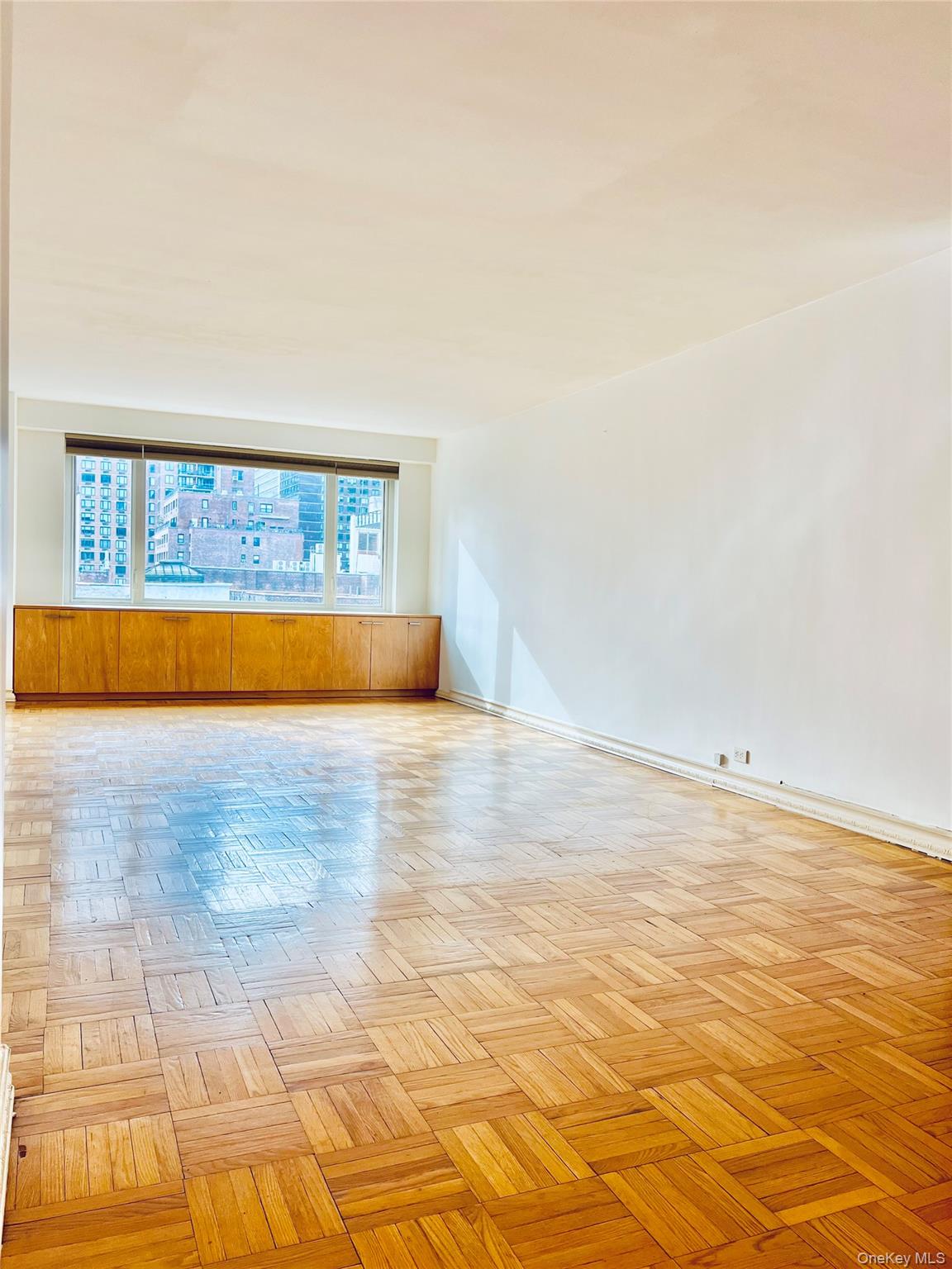 411 East 53rd Street, Unit 8L photo 2