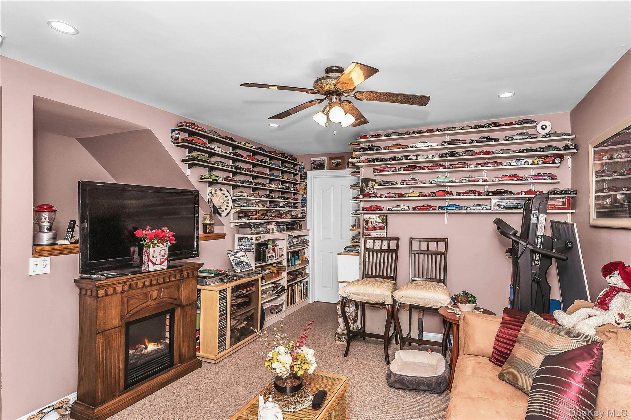 18 Hedge Lane – For Sale photo 18