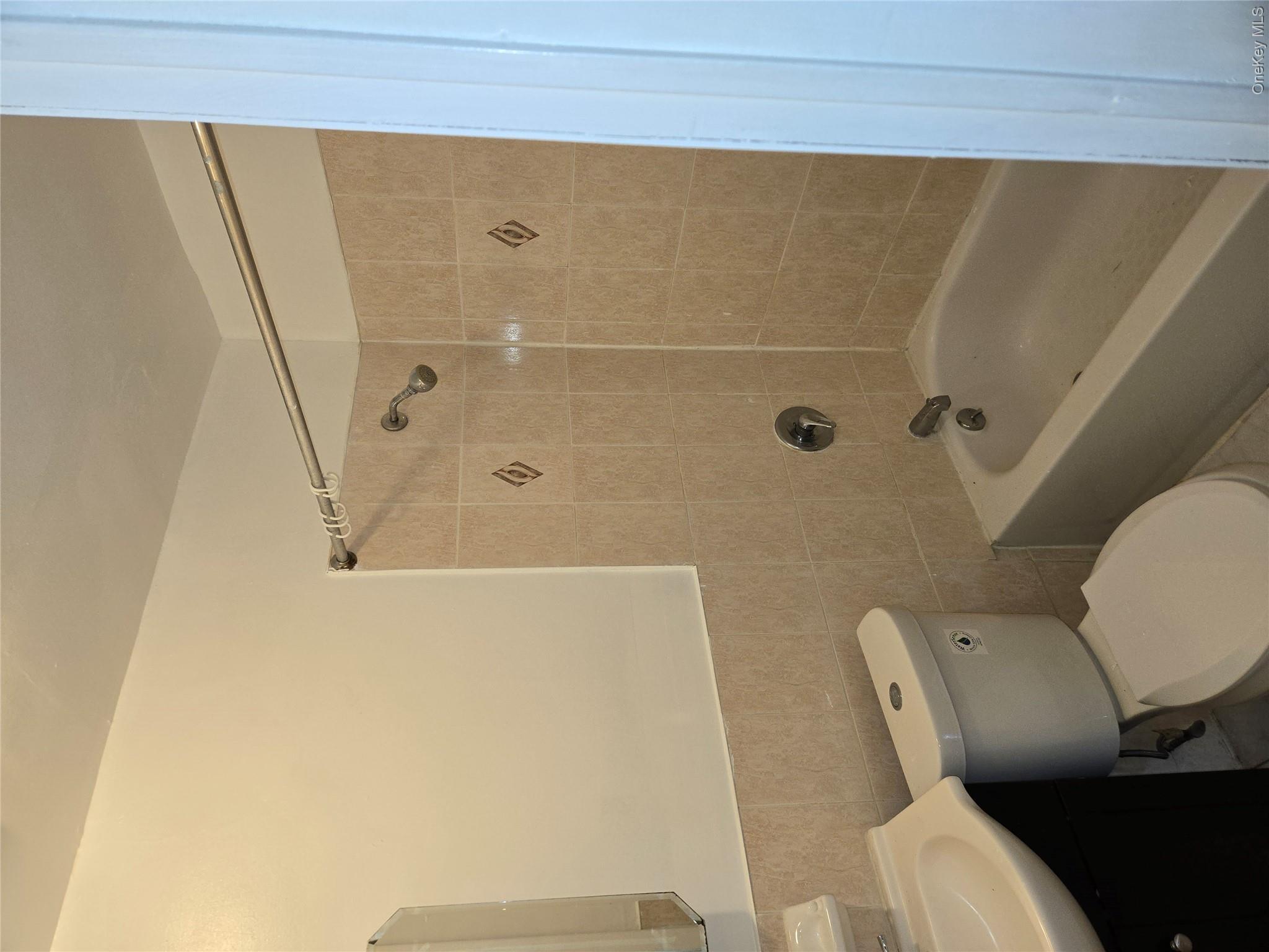 985 Halsey Street – For Rent photo 9
