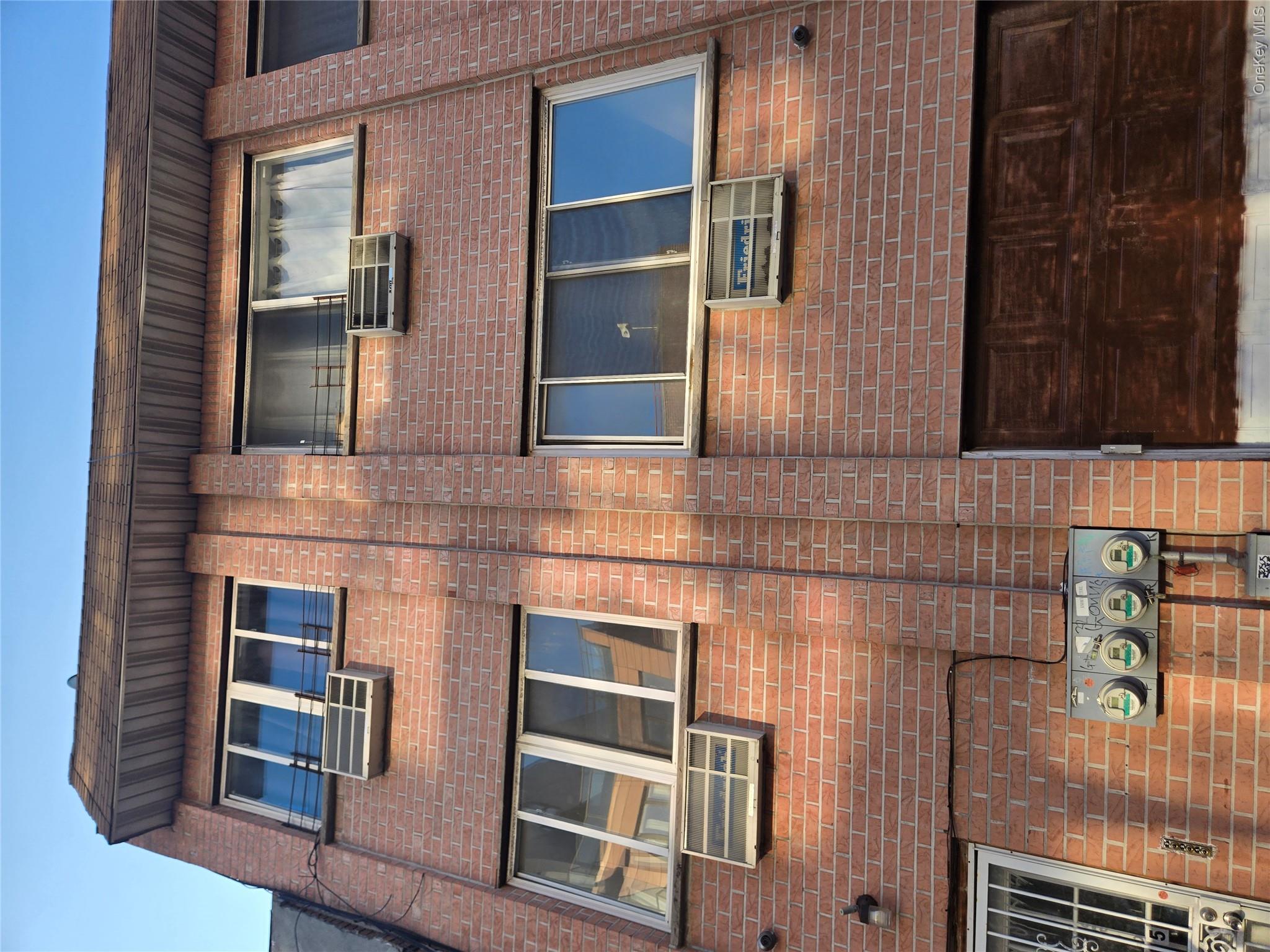 985 Halsey Street – For Rent
