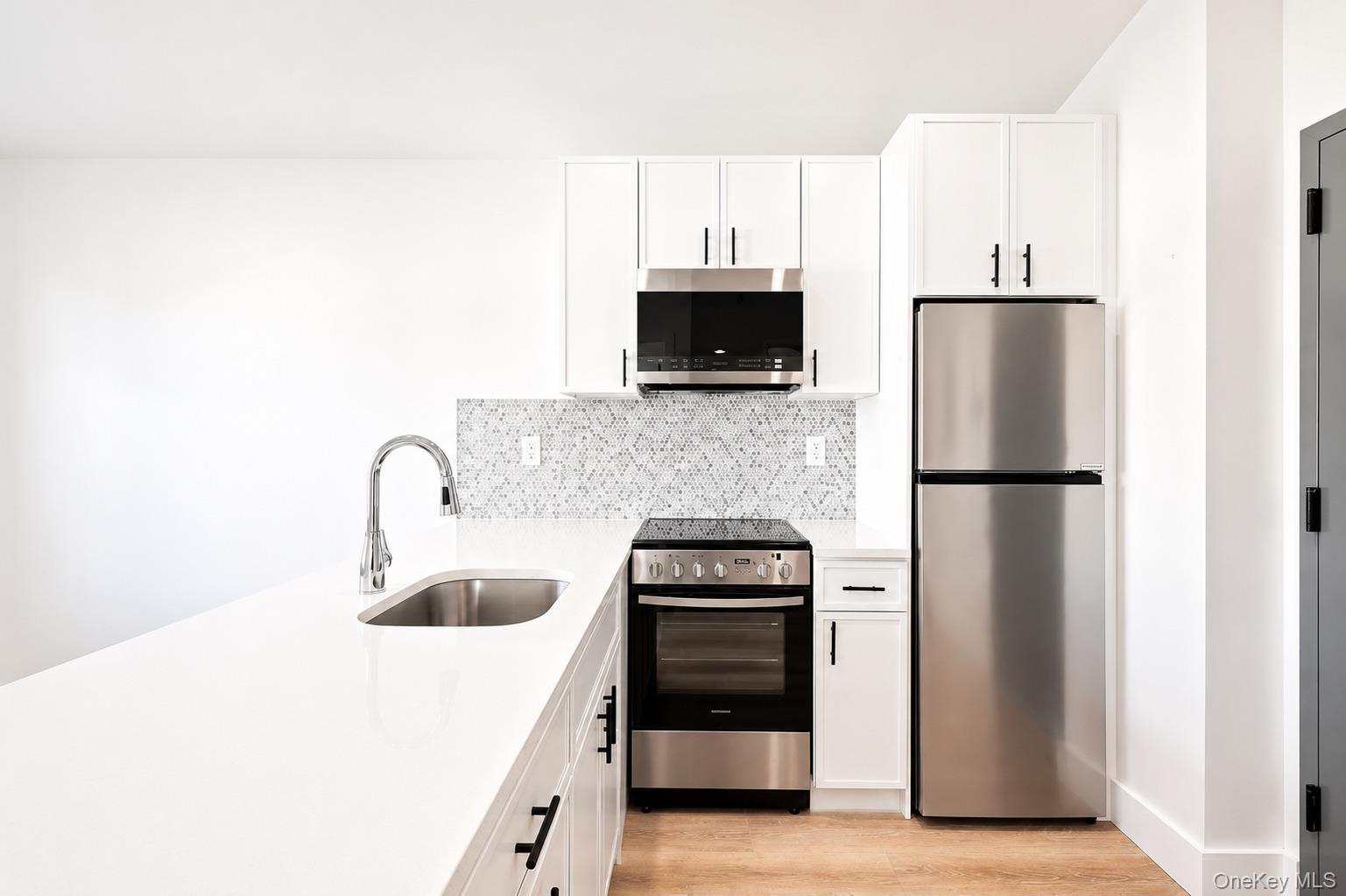9 Lagrange Avenue, Unit APT 3 photo 4