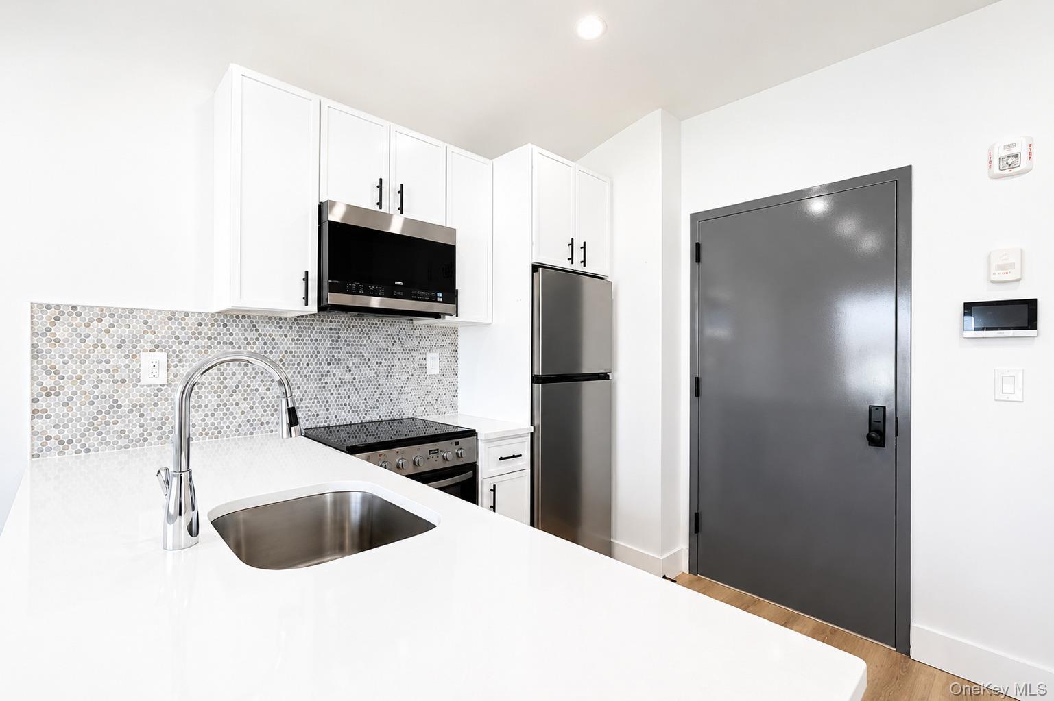 9 Lagrange Avenue, Unit APT 3 photo 3