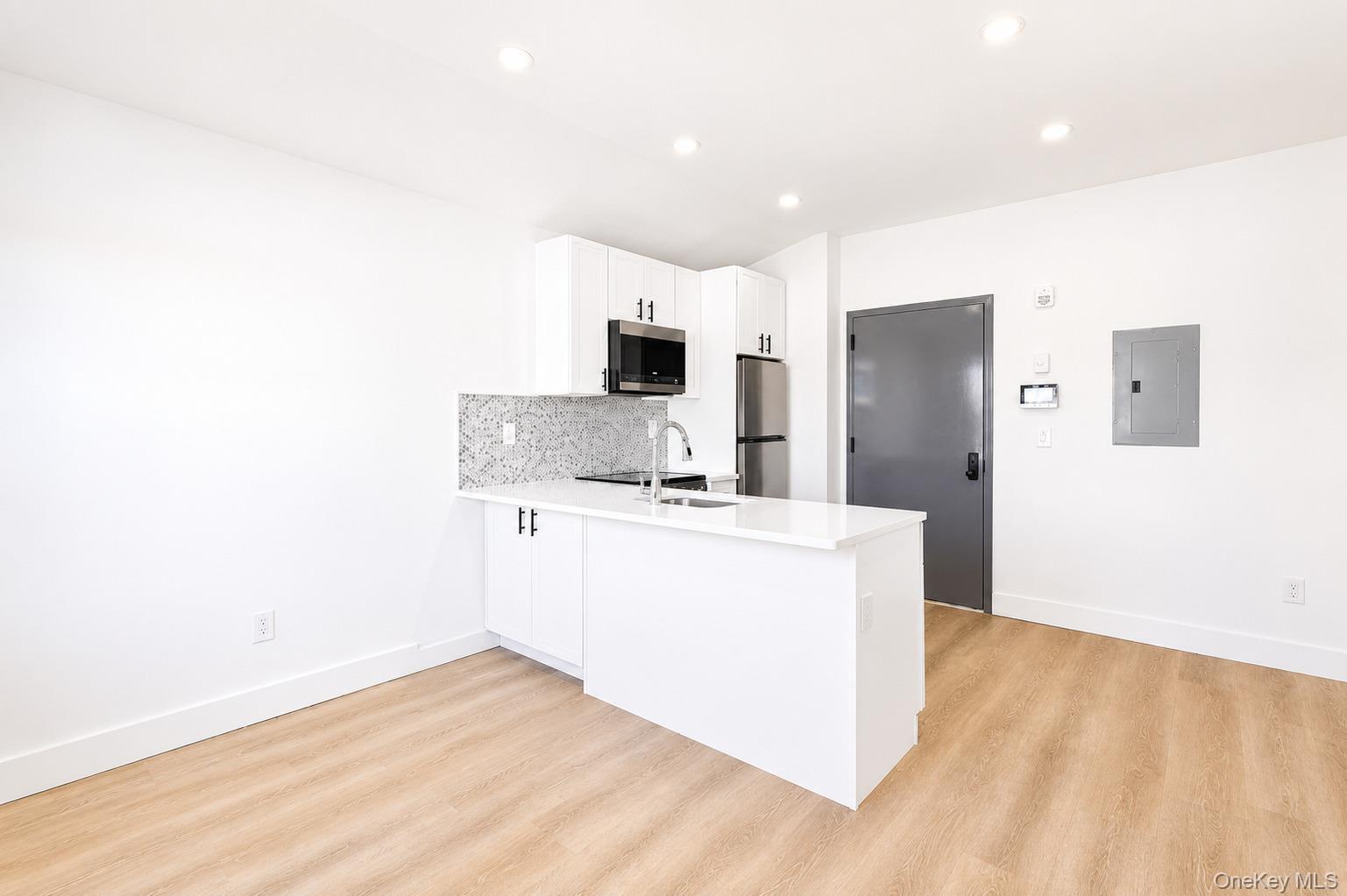 9 Lagrange Avenue, Unit APT 3 photo 5