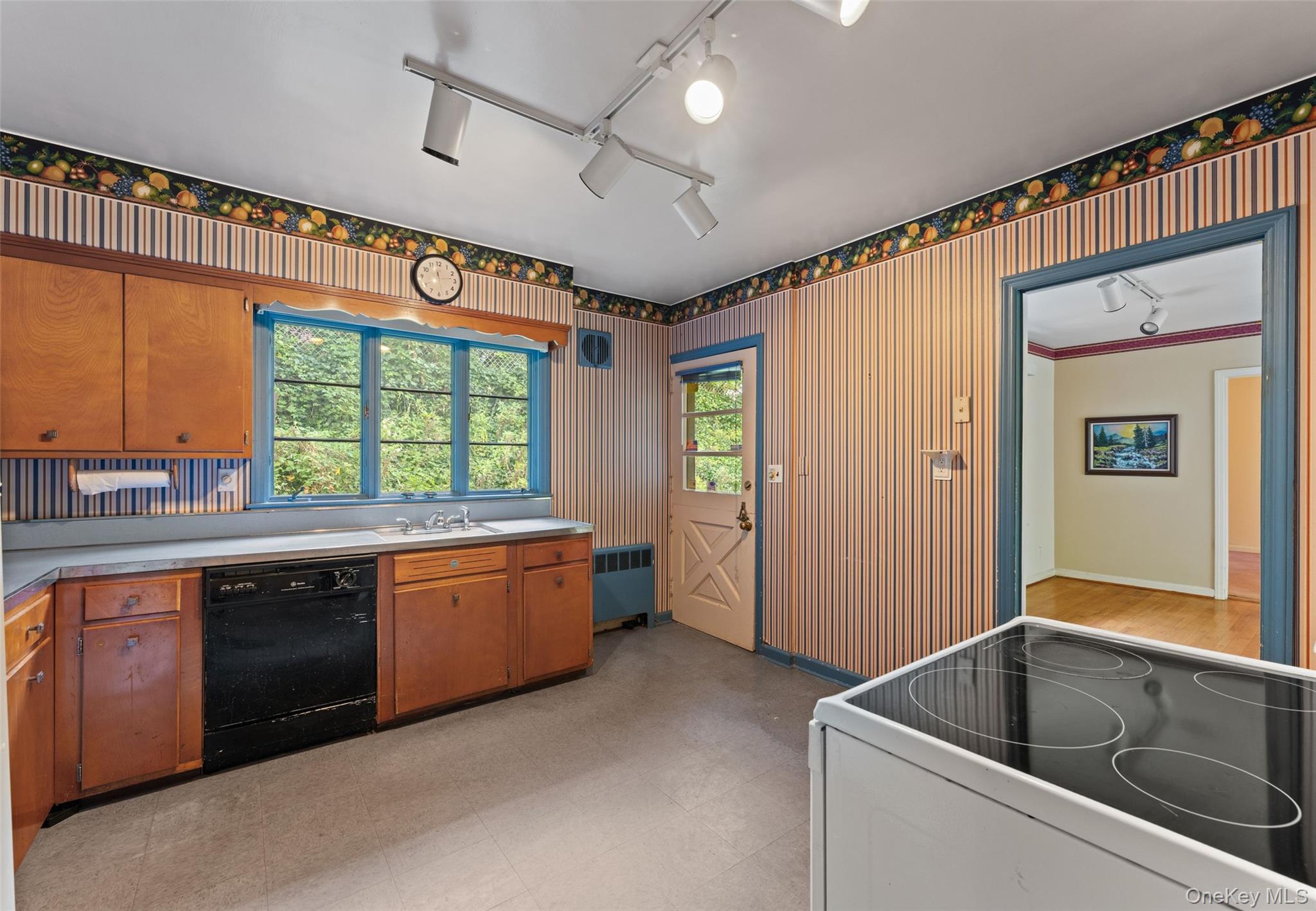 418 Read Avenue – For Sale photo 10
