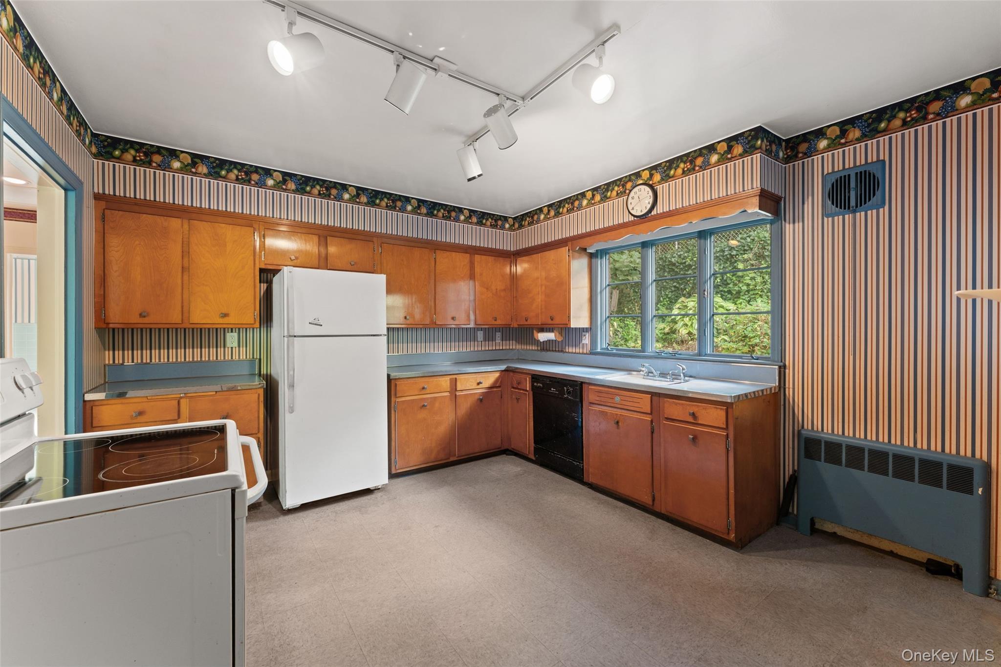 418 Read Avenue – For Sale photo 8