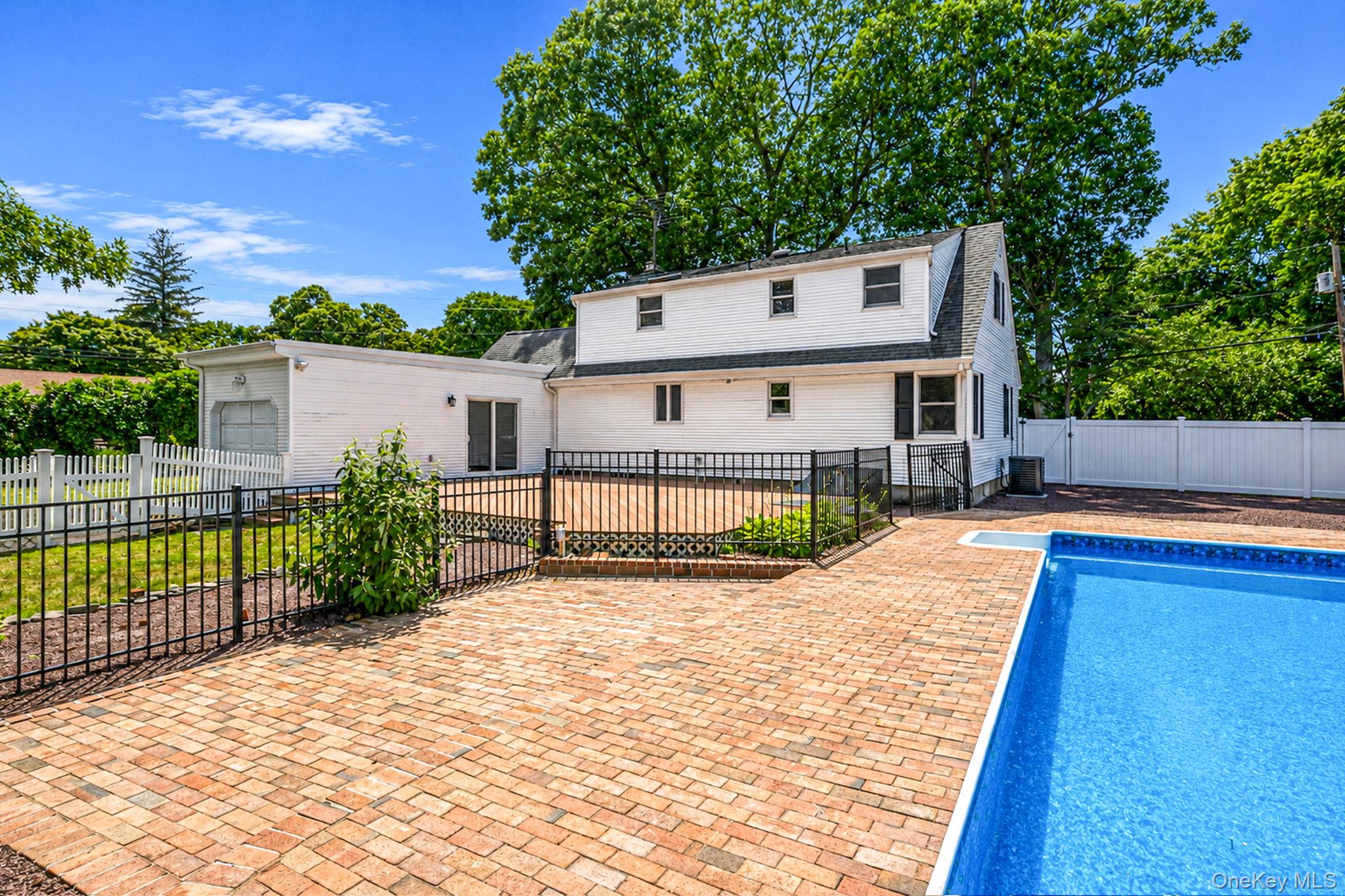 273 Cambon Avenue – For Sale photo 36