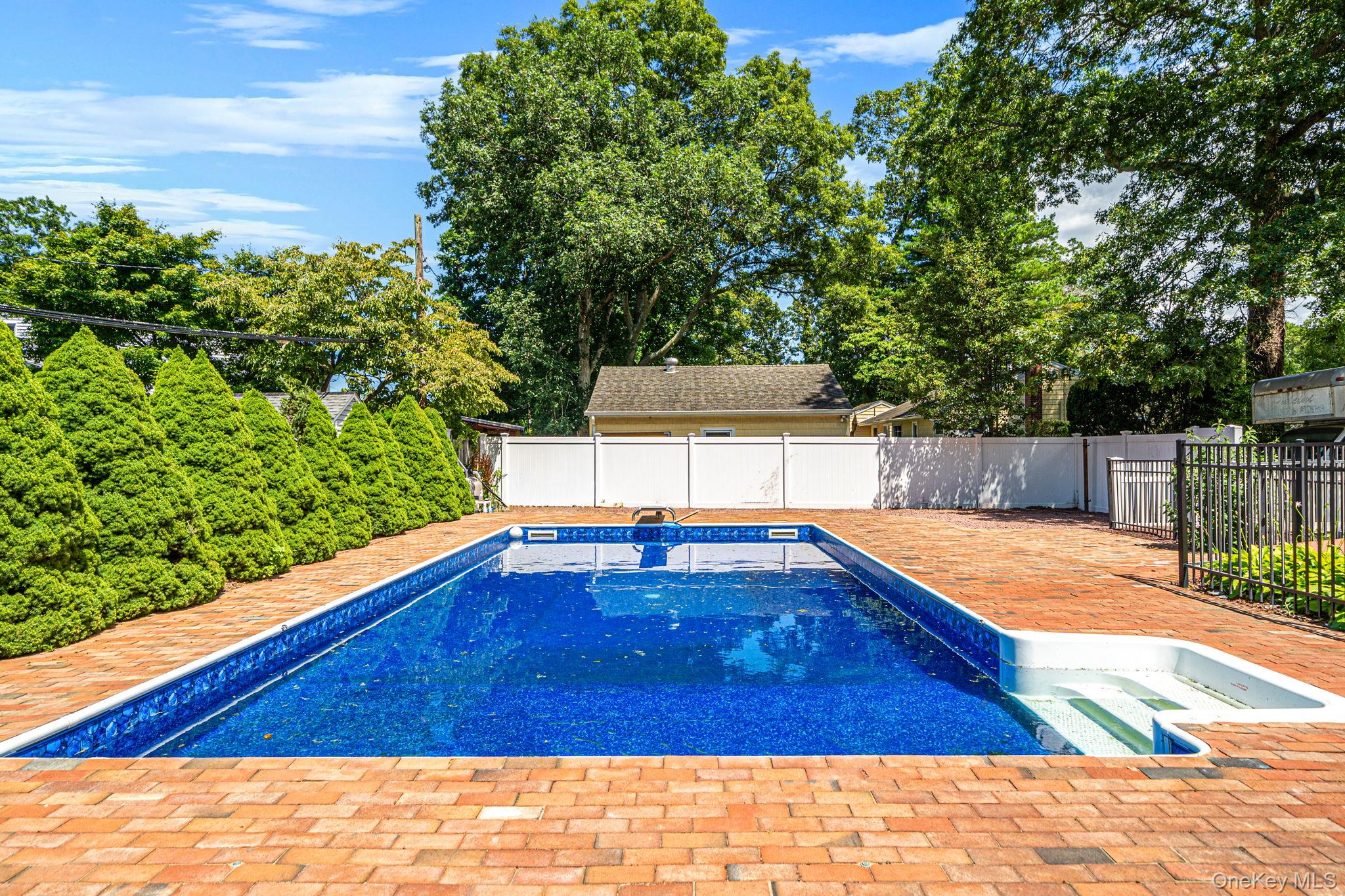 273 Cambon Avenue – For Sale photo 35