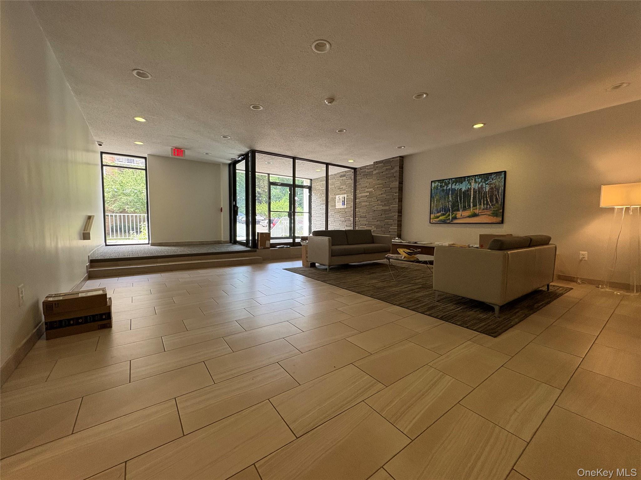 412 Benedict Avenue, Unit 2A photo 4