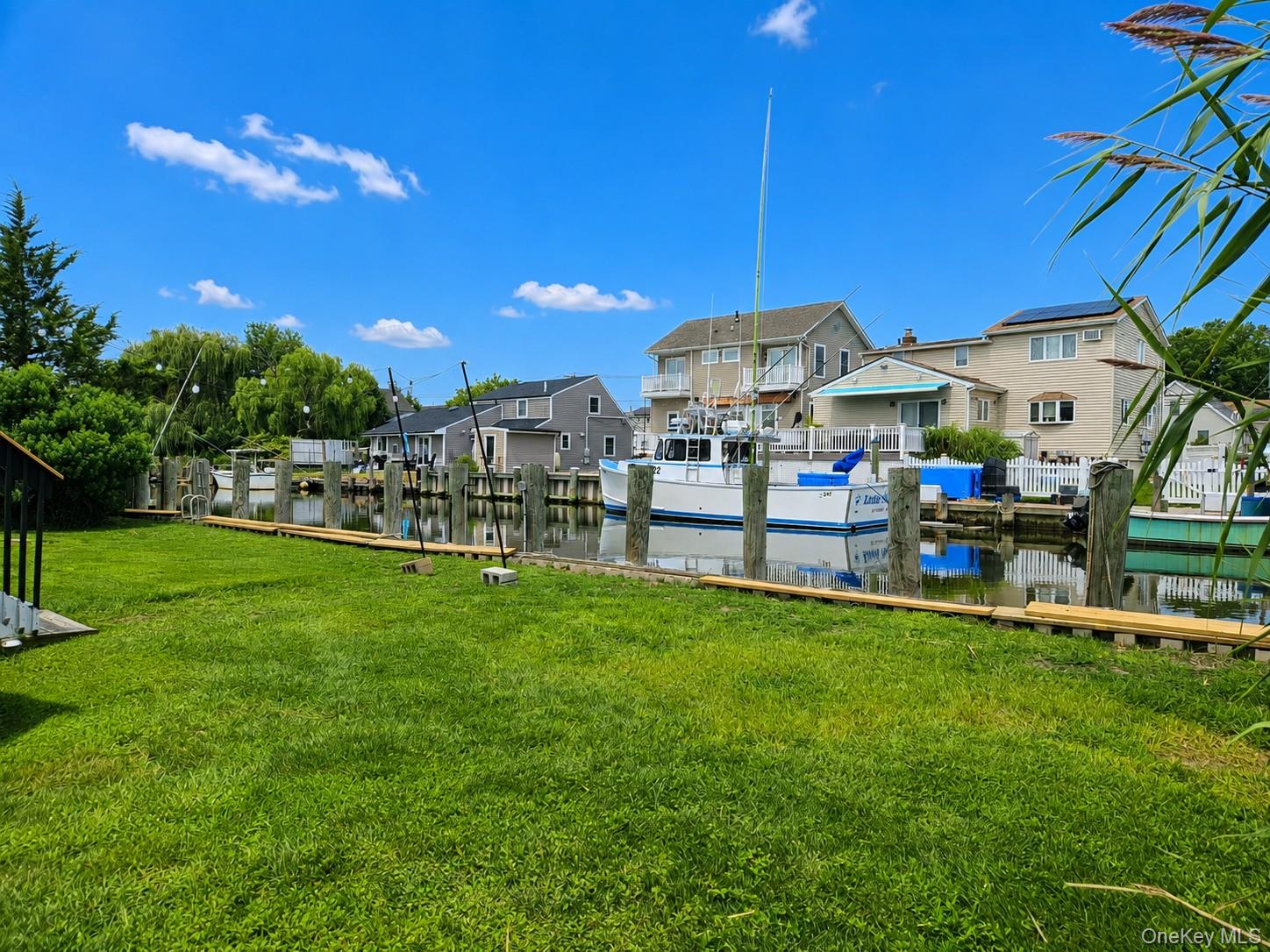2706 Peconic Avenue – For Sale photo 2