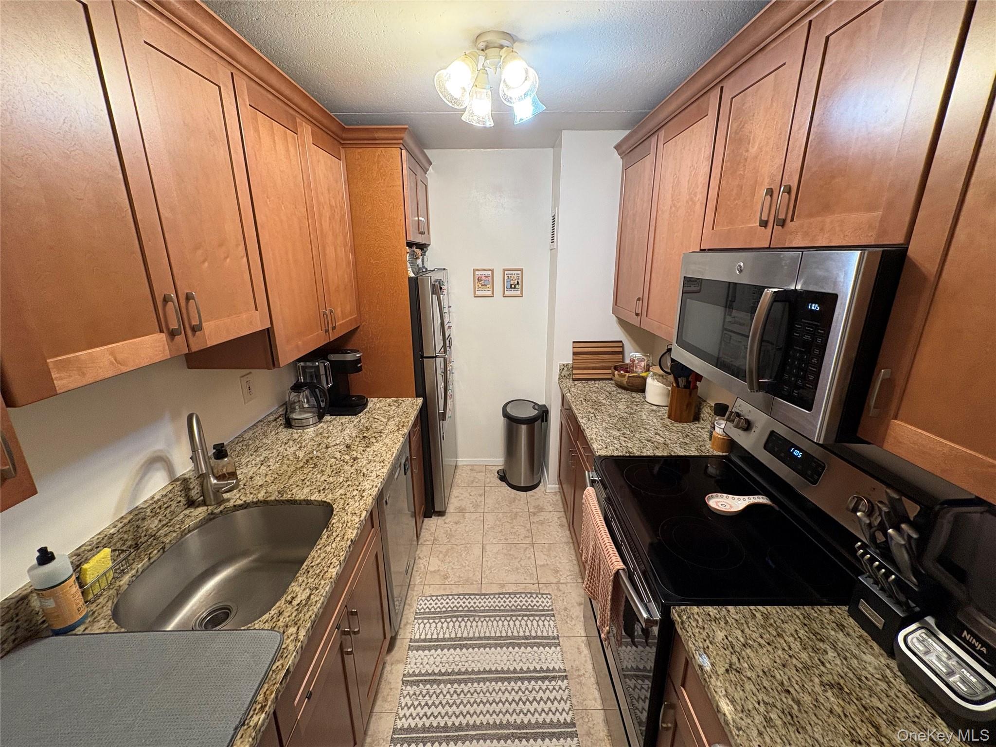412 Benedict Avenue, Unit 1E photo 2