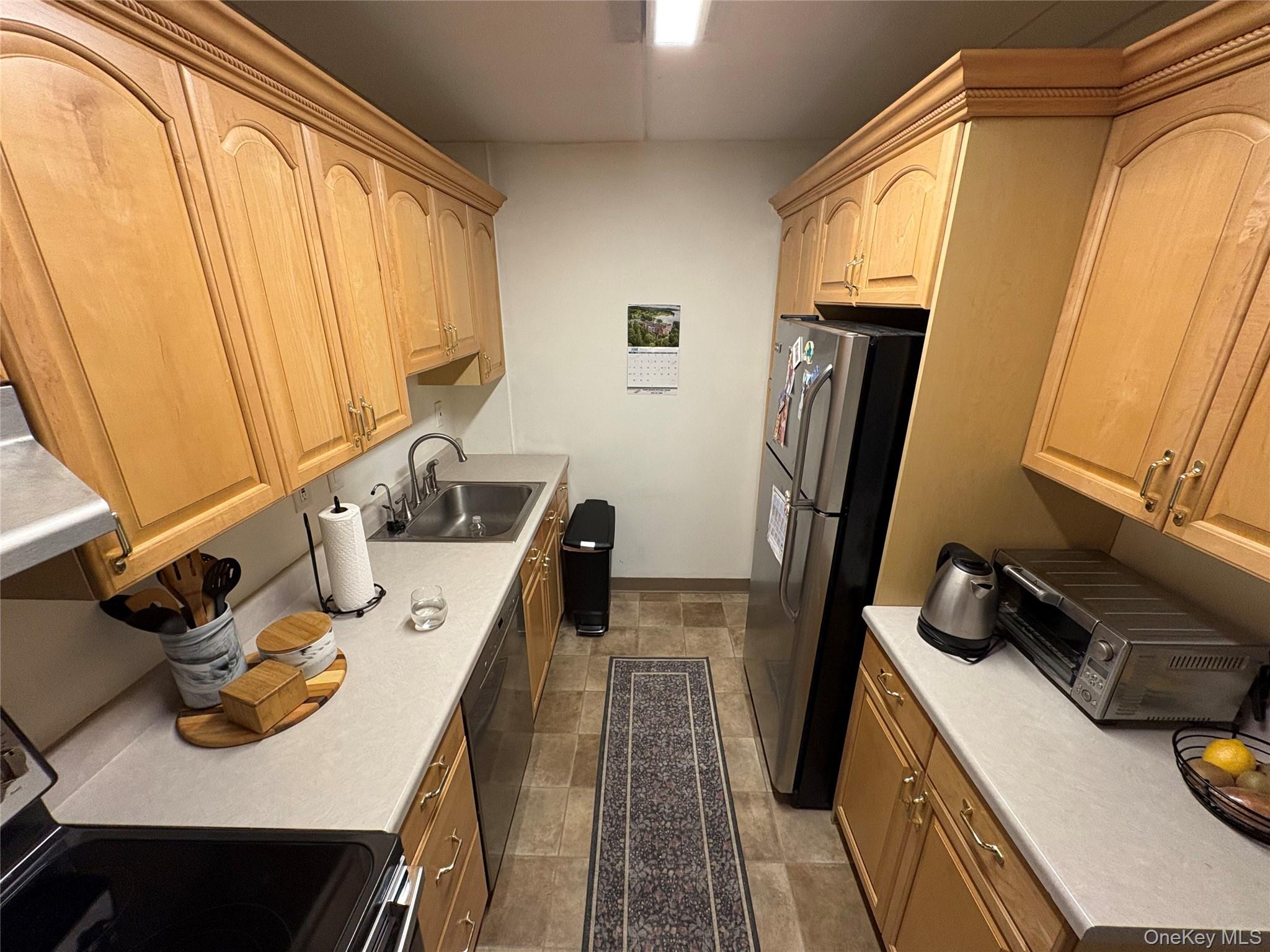 416 Benedict Avenue, Unit 4A photo 3