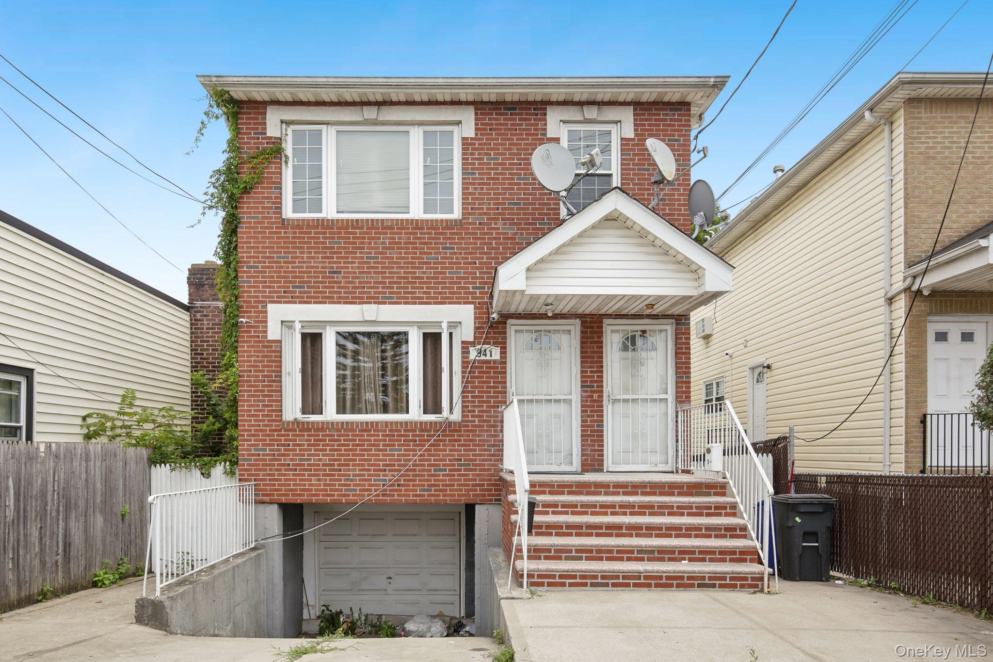 941 Crescent Street – For Sale