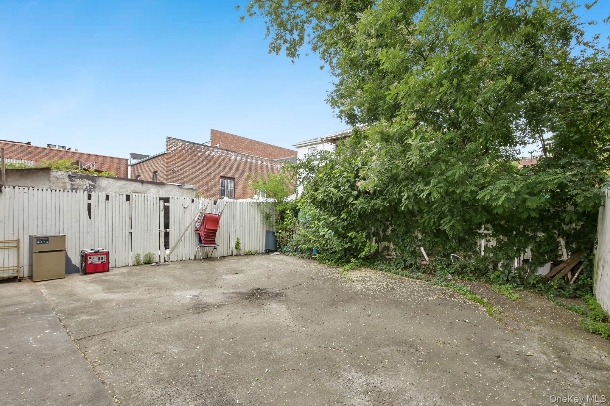 941 Crescent Street – For Sale photo 14
