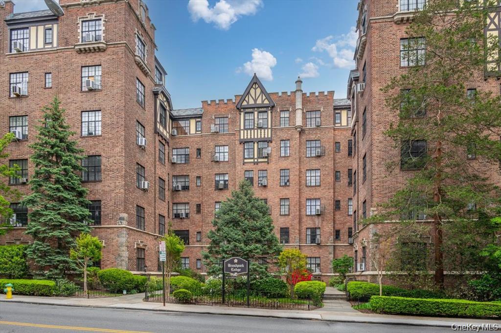 2 Westchester Avenue – For Rent