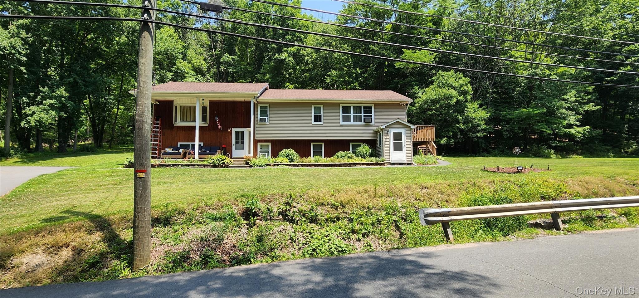 102 Berme Road – For Rent