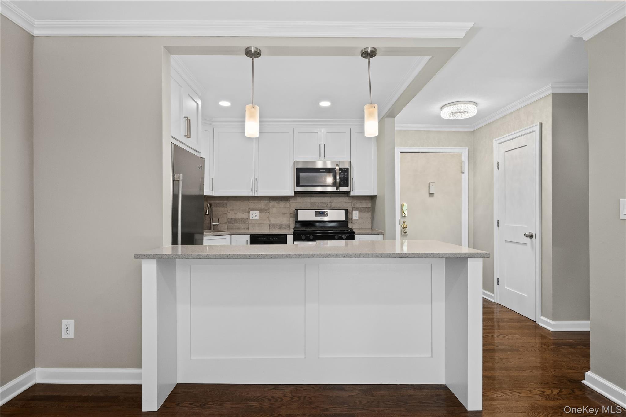 152 B N Broadway, Unit 2E photo 3
