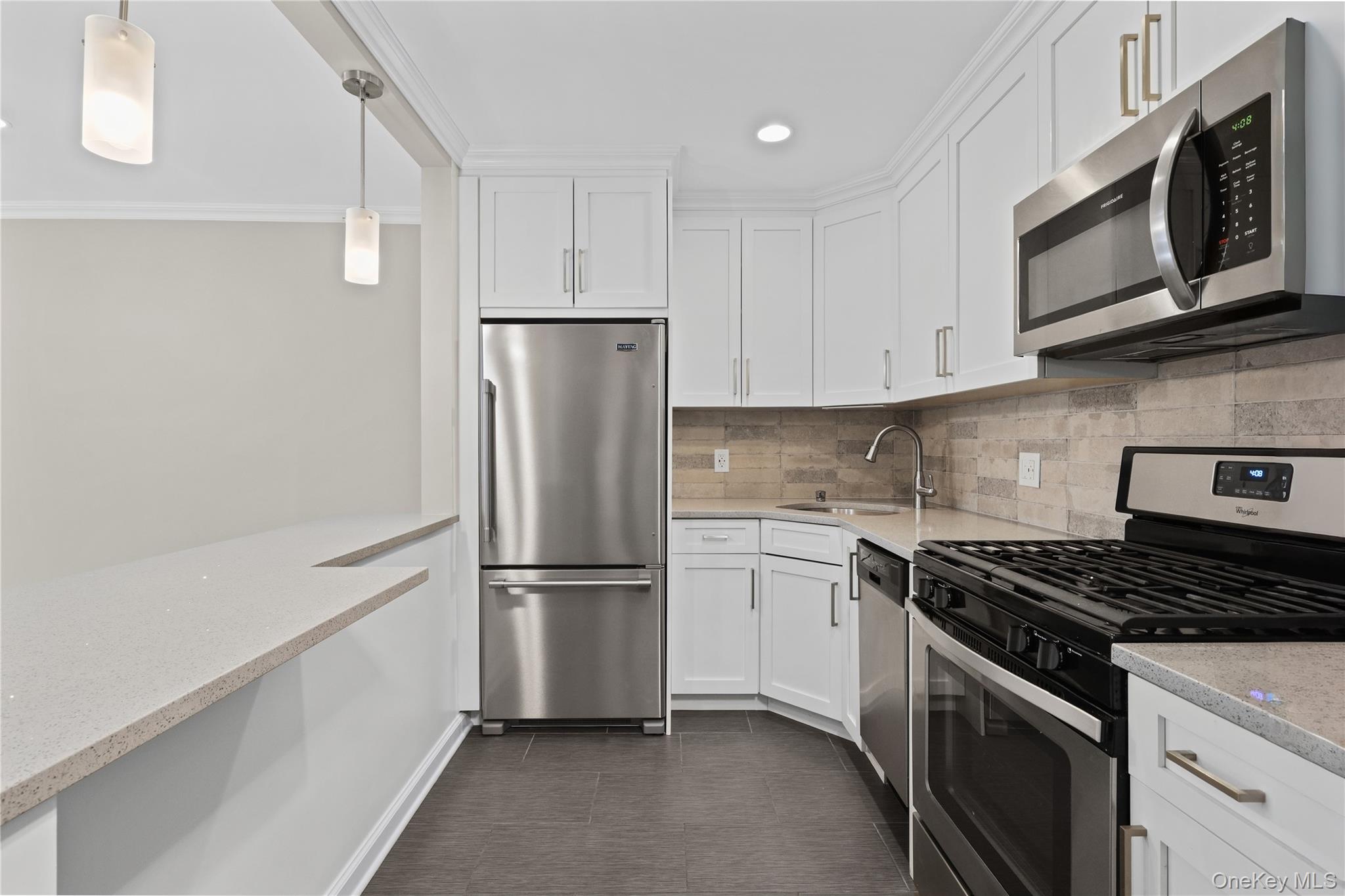 152 B N Broadway, Unit 2E photo 4