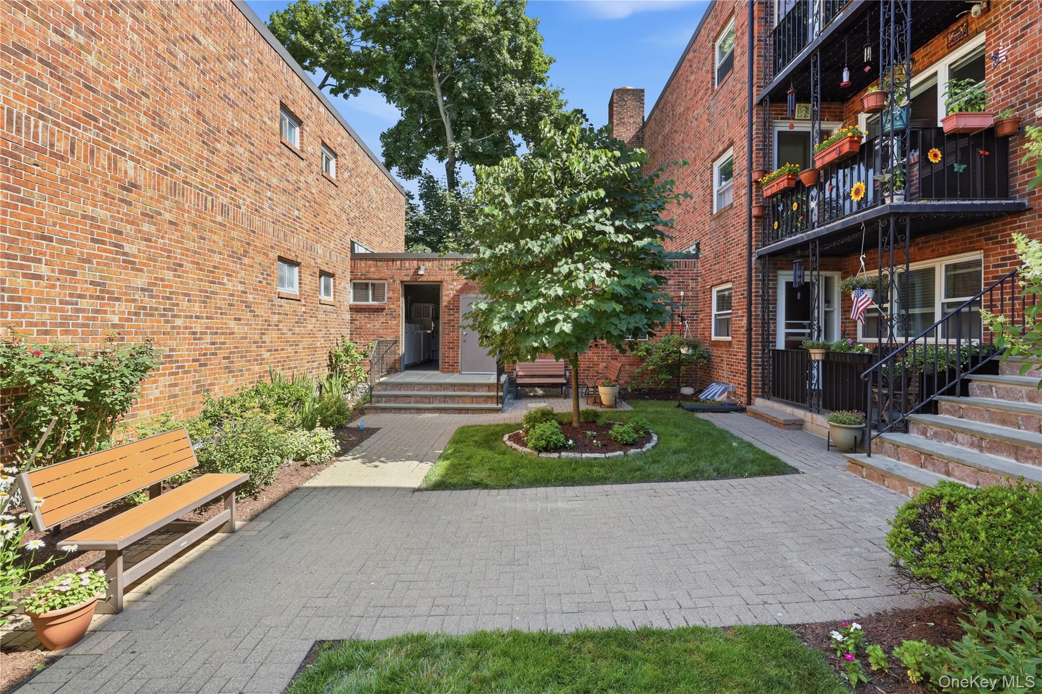 152 B N Broadway, Unit 2E photo 15
