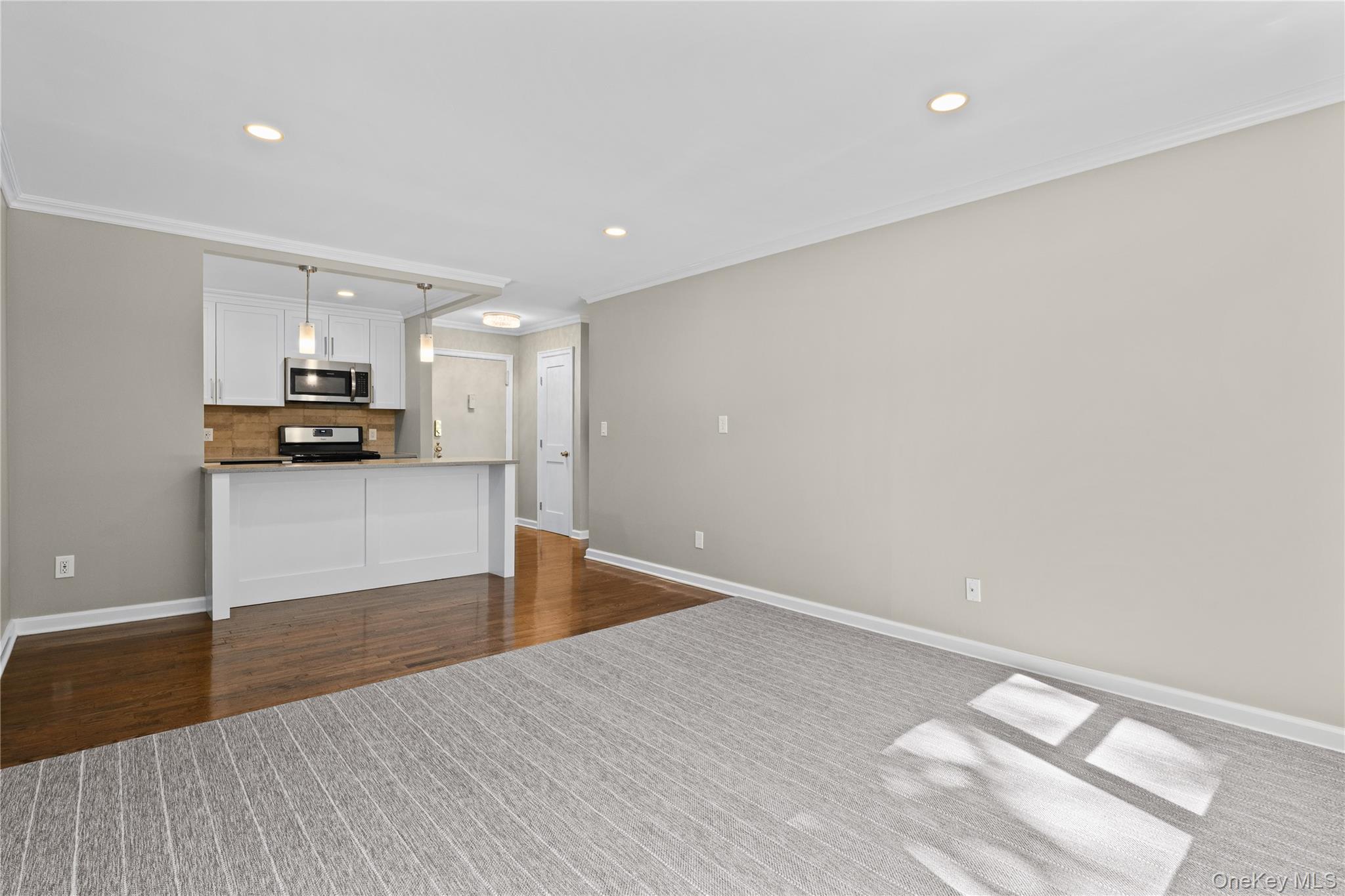 152 B N Broadway, Unit 2E photo 7
