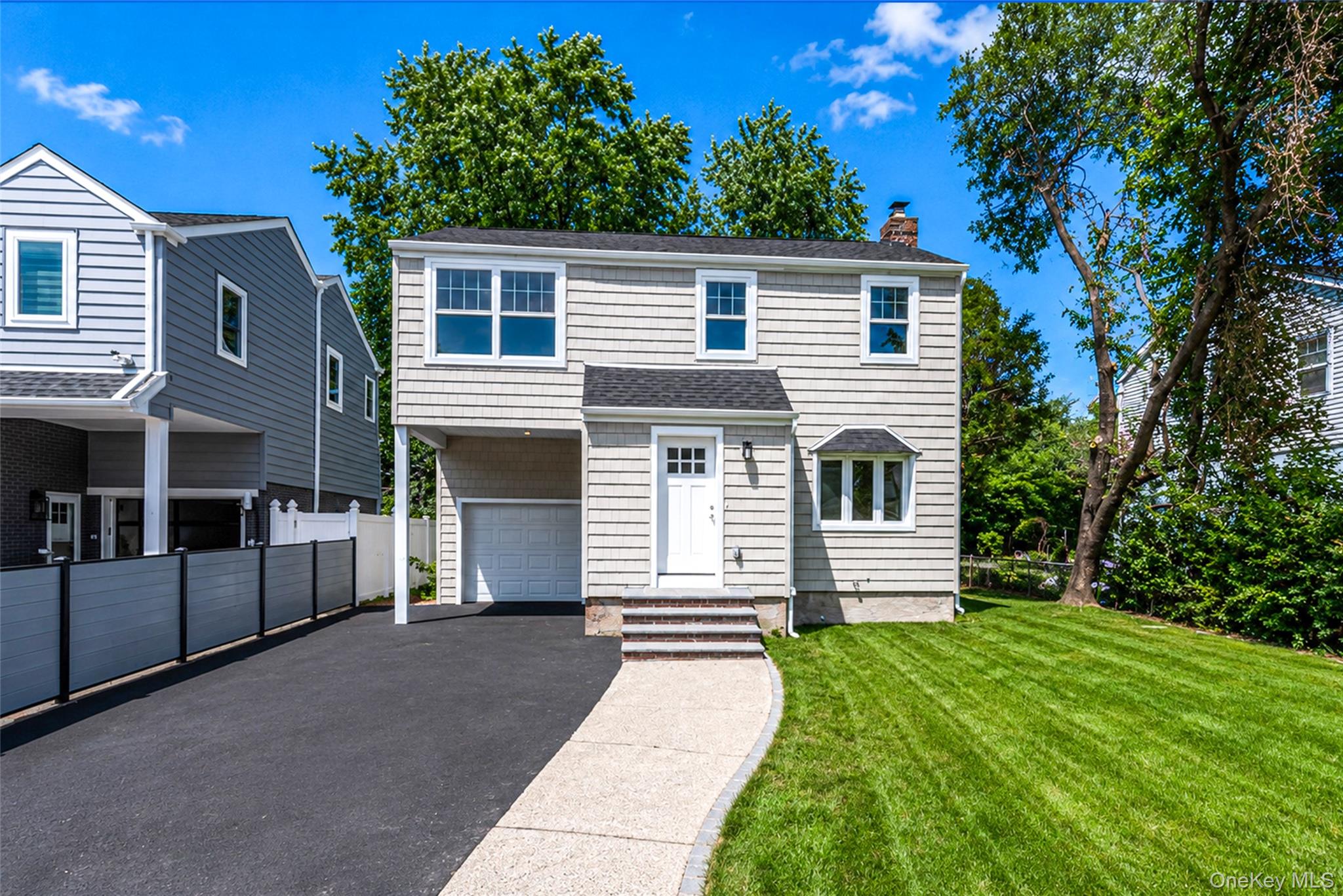 52 Norfeld Boulevard – For Sale photo 2