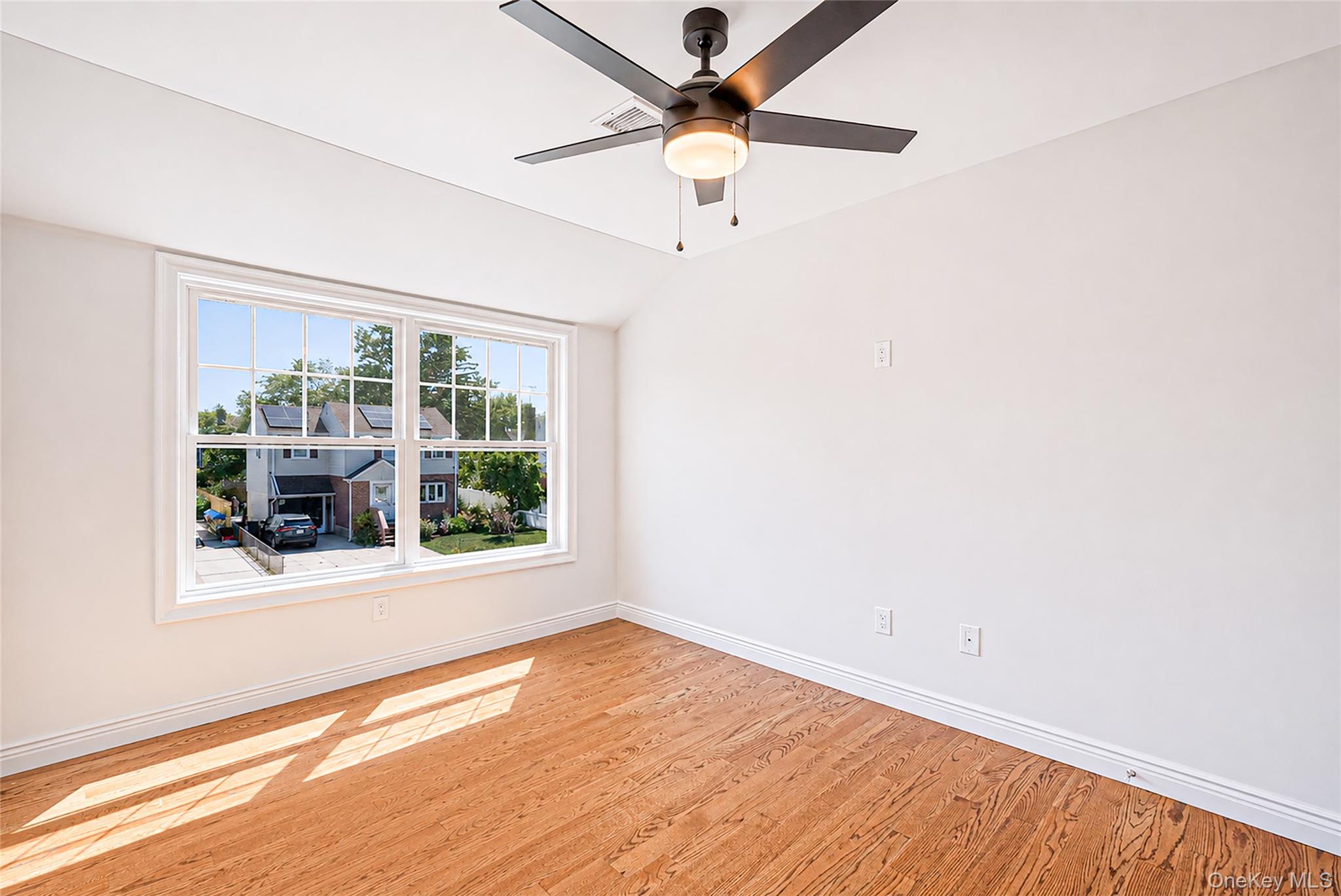 52 Norfeld Boulevard – For Sale photo 9