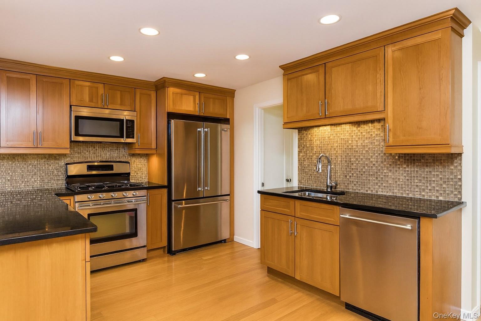 1020 Warburton Avenue, Unit 7G photo 5