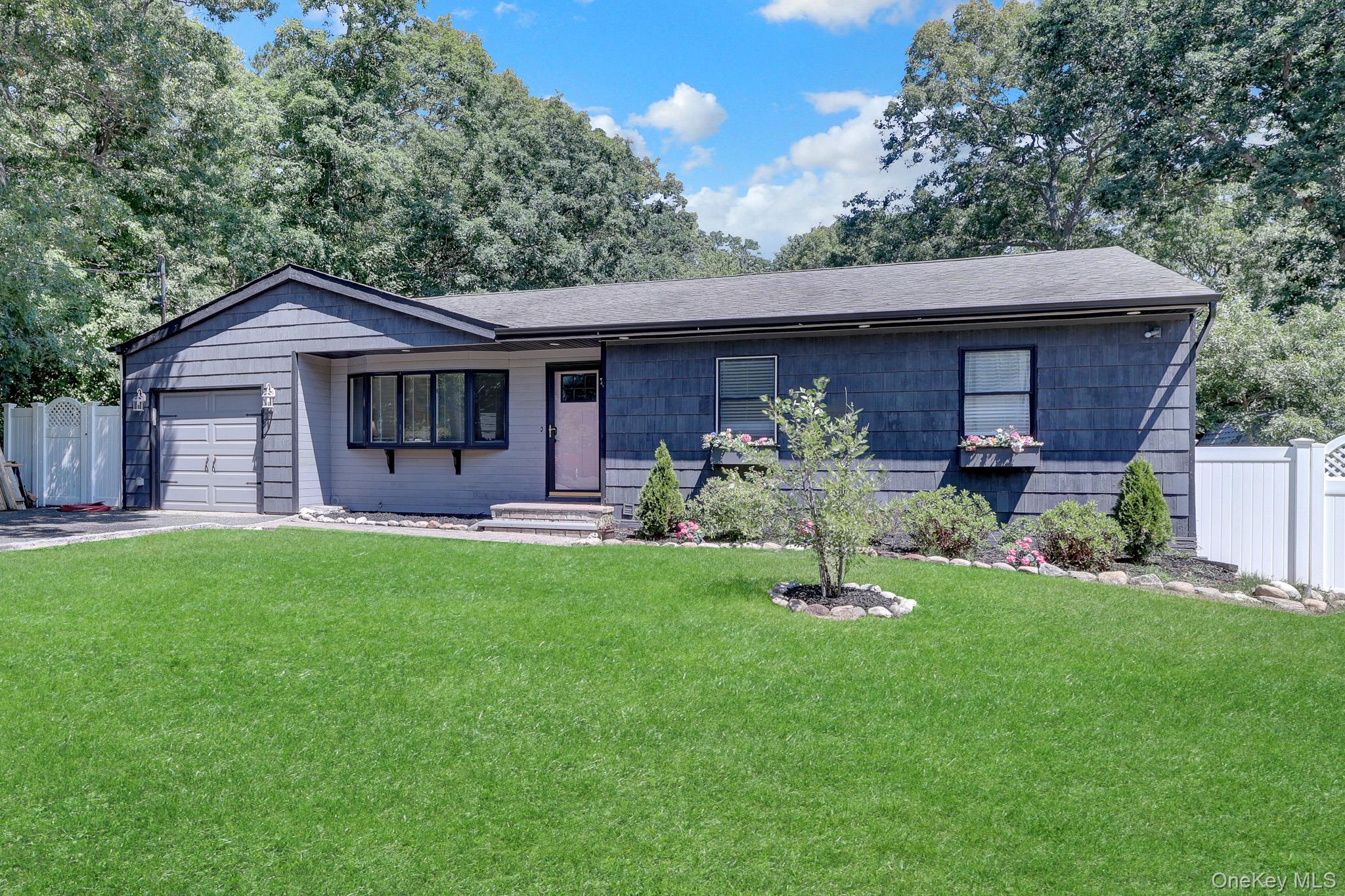 473 Long Island Avenue – For Sale photo 2
