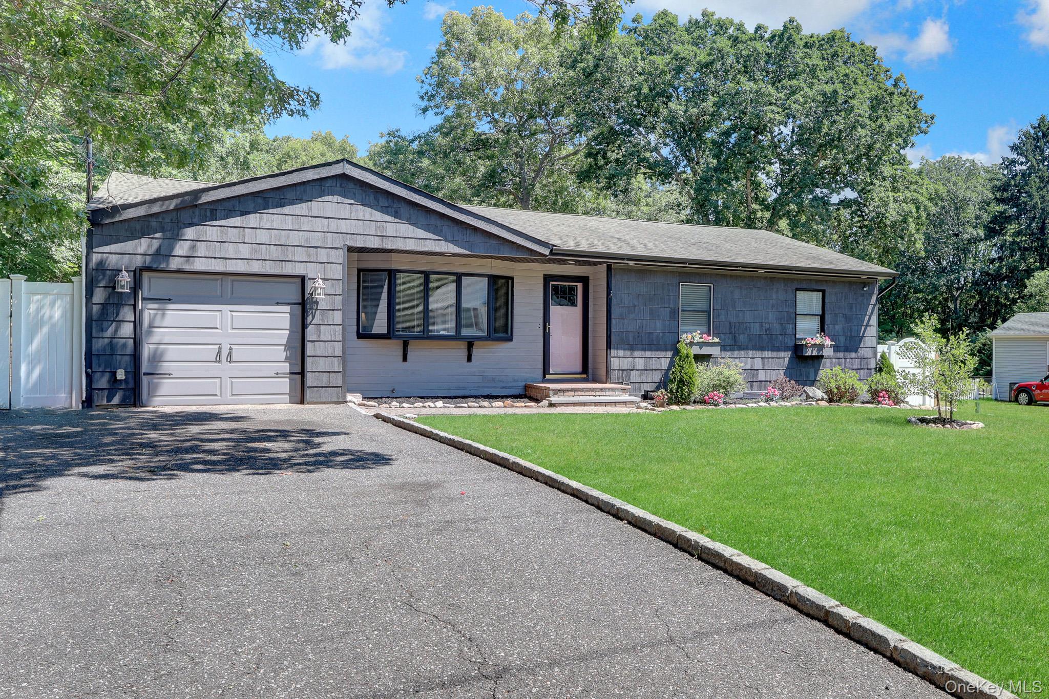 473 Long Island Avenue – For Sale photo 4