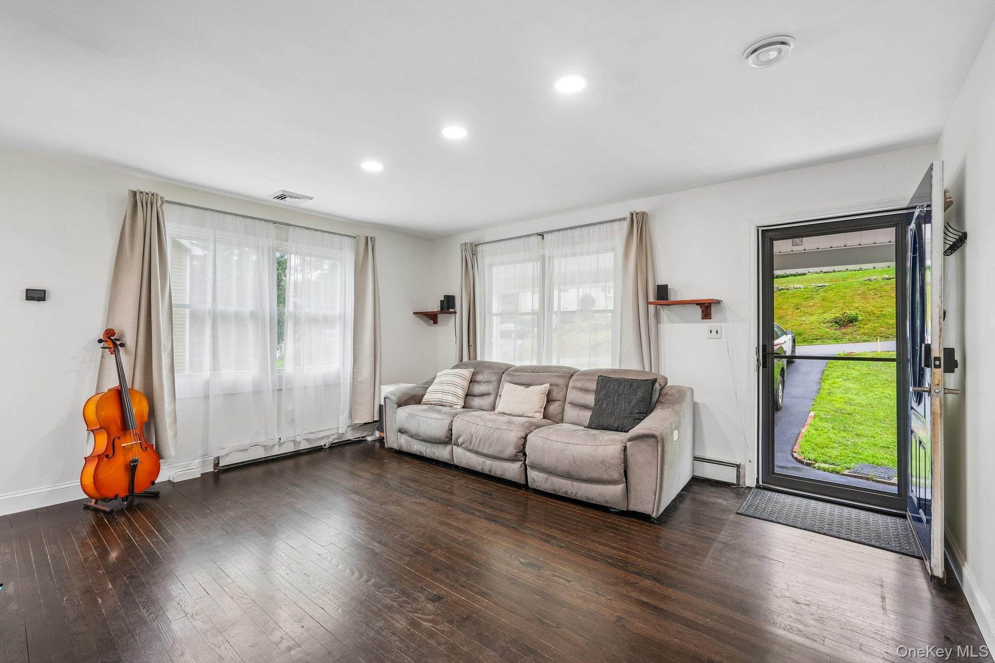 849 Warren Avenue – For Sale photo 9