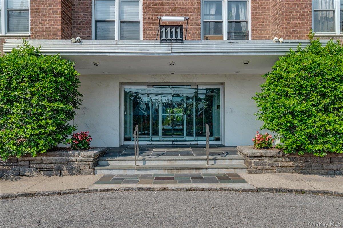 1111 Midland Avenue, Unit 6G photo 18