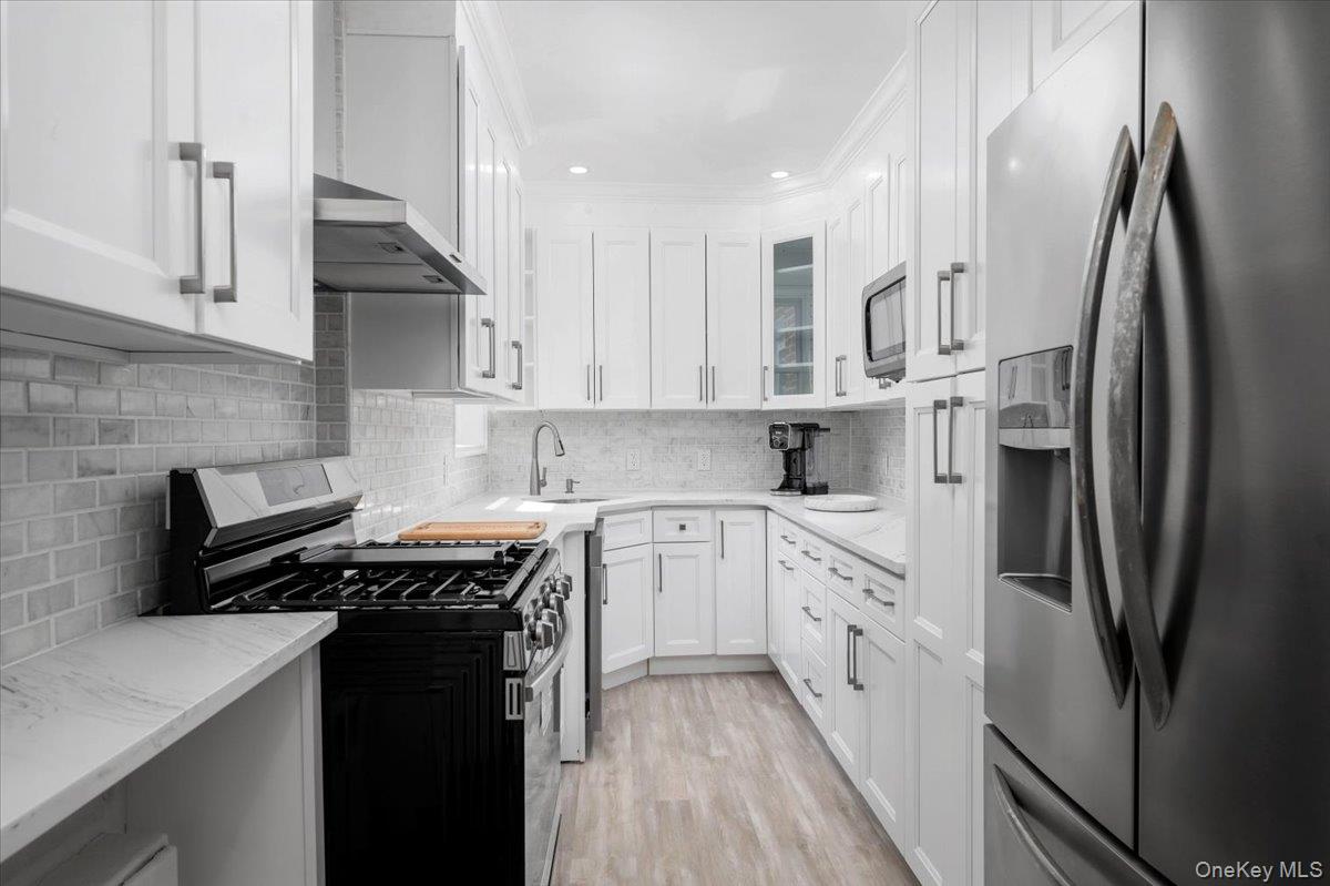 1111 Midland Avenue, Unit 6G